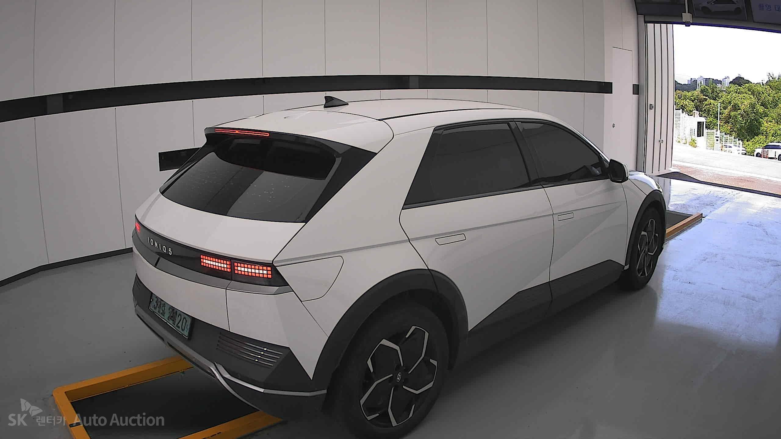 هيونداي Ioniq 2022 — صورة 17