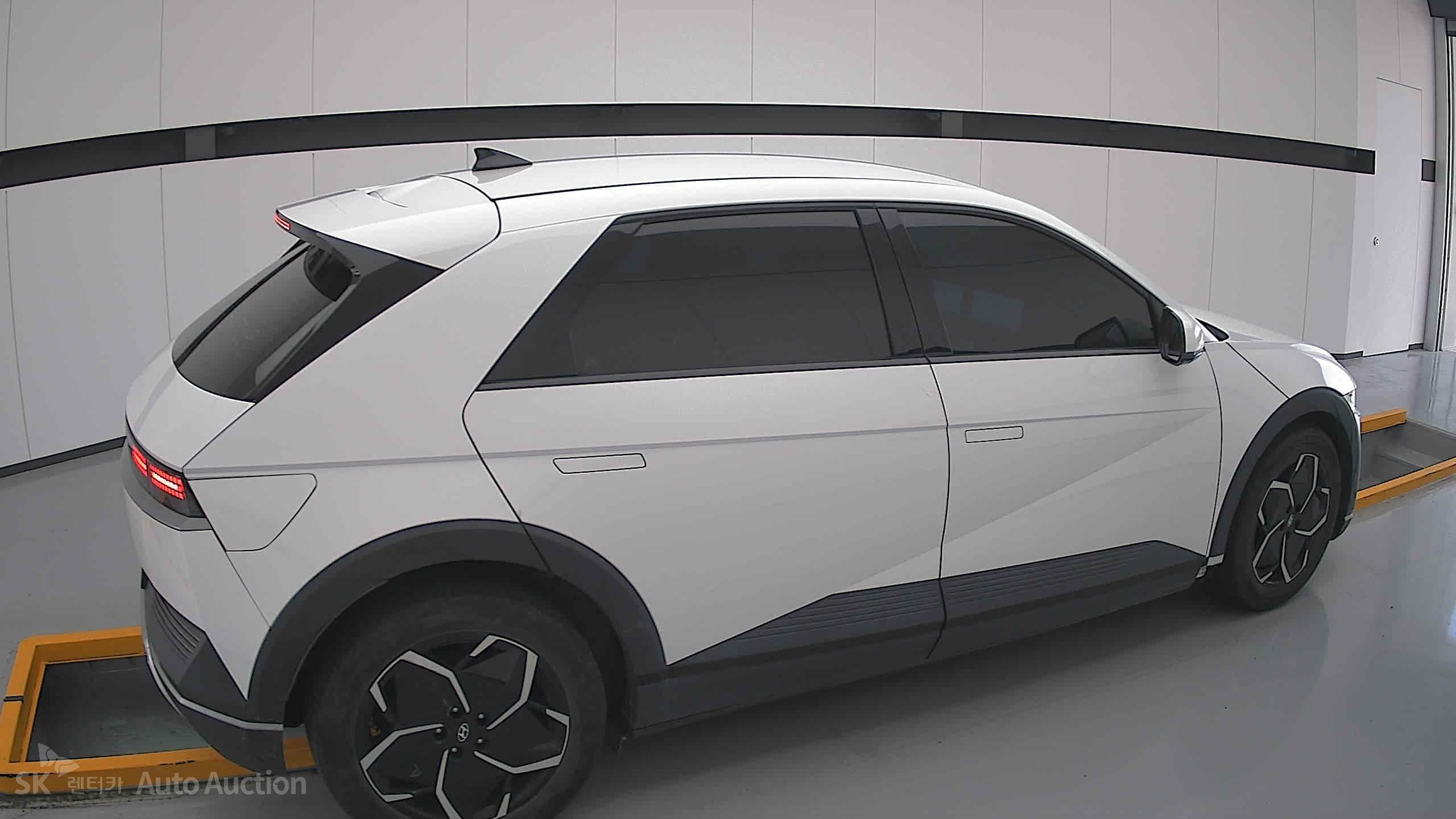 هيونداي Ioniq 2022 — صورة 18