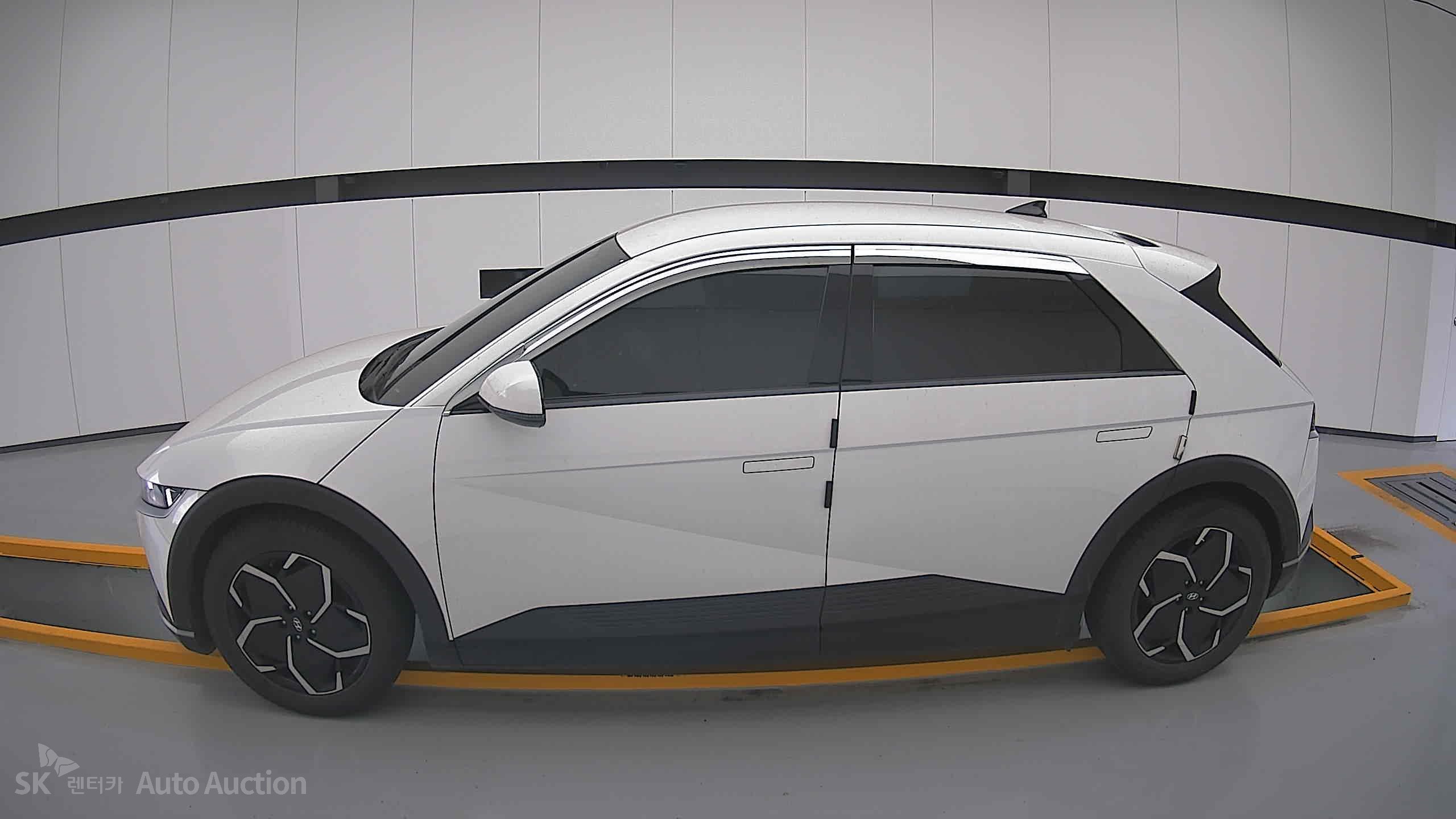 هيونداي Ioniq 2022 — صورة 13