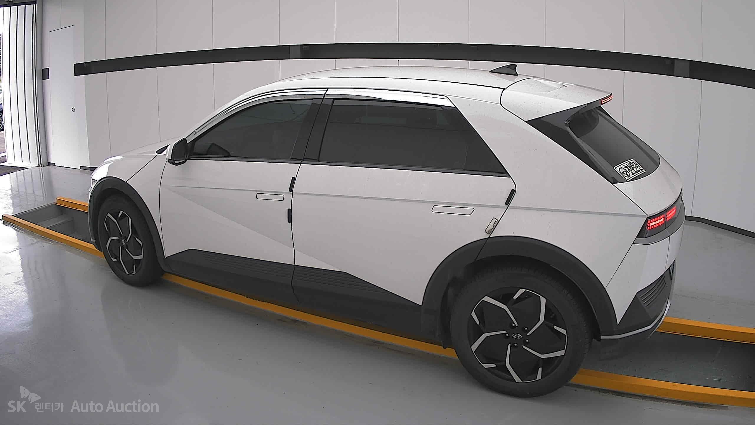 هيونداي Ioniq 2022 — صورة 14