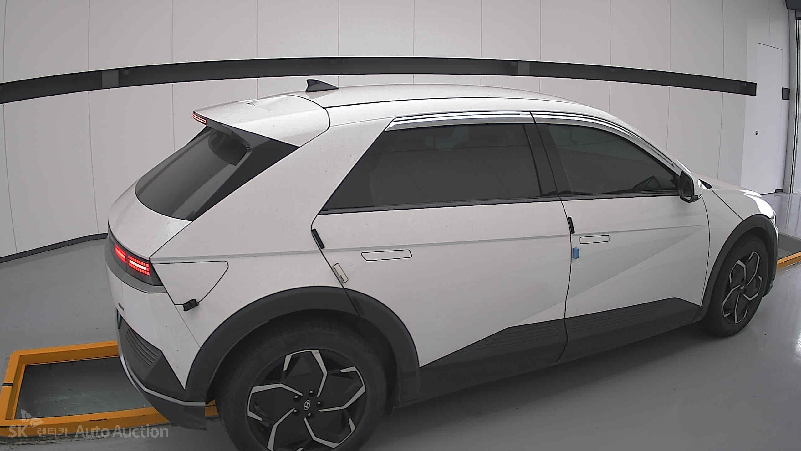 هيونداي Ioniq 2022 — صورة 18