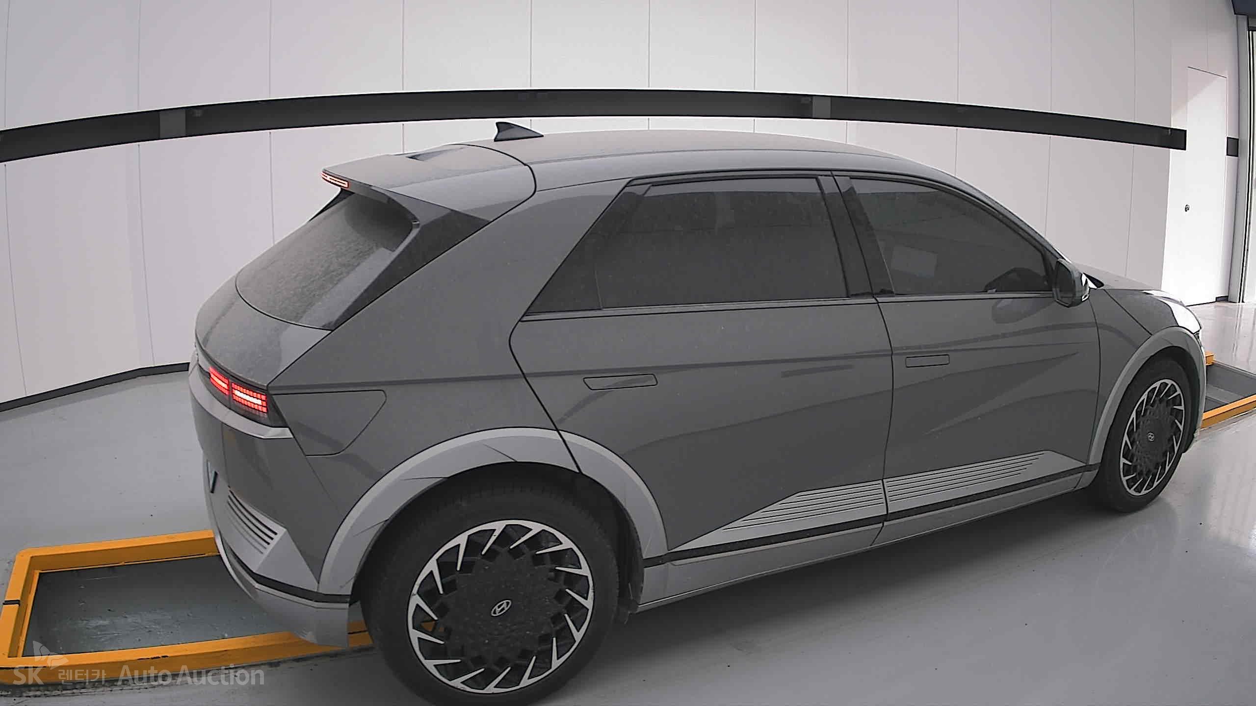 هيونداي Ioniq 2022 — صورة 18