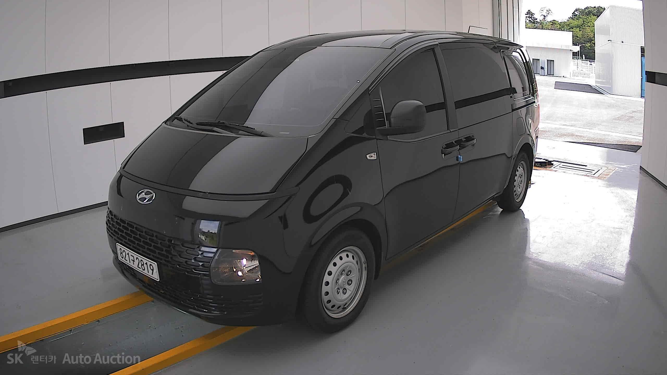 هيونداي Staria 2023 — صورة 11