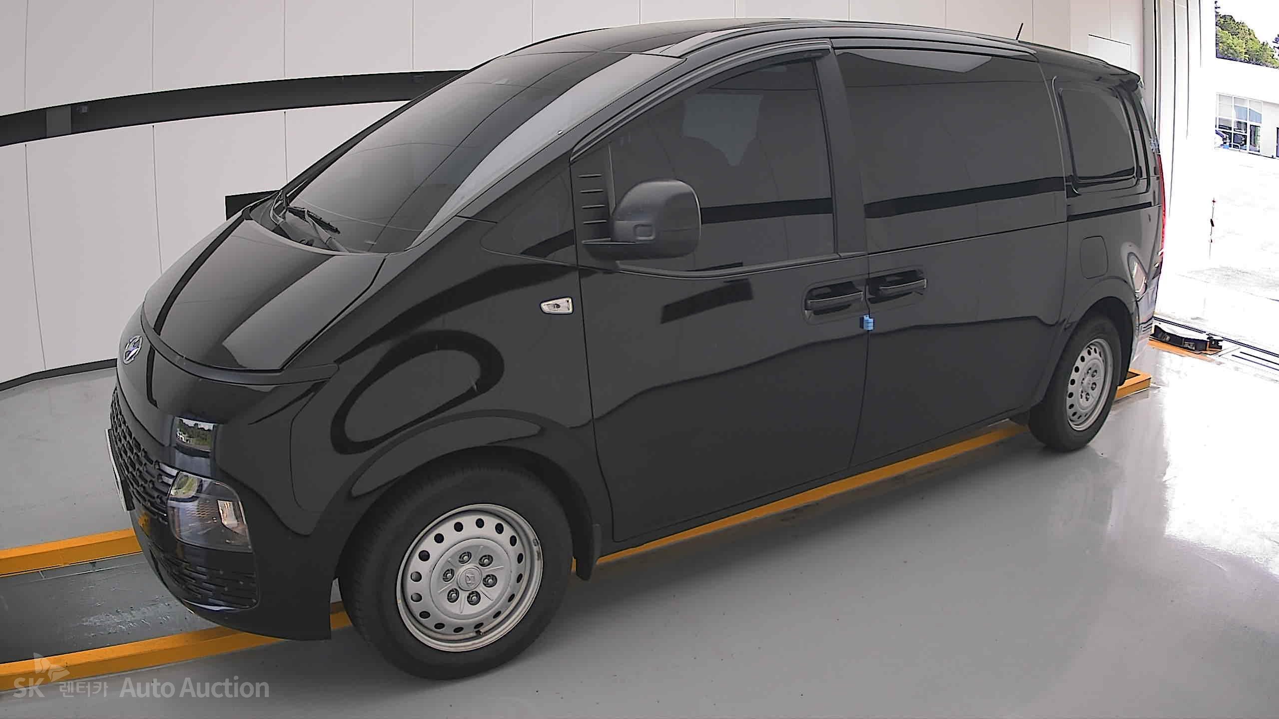 هيونداي Staria 2023 — صورة 12