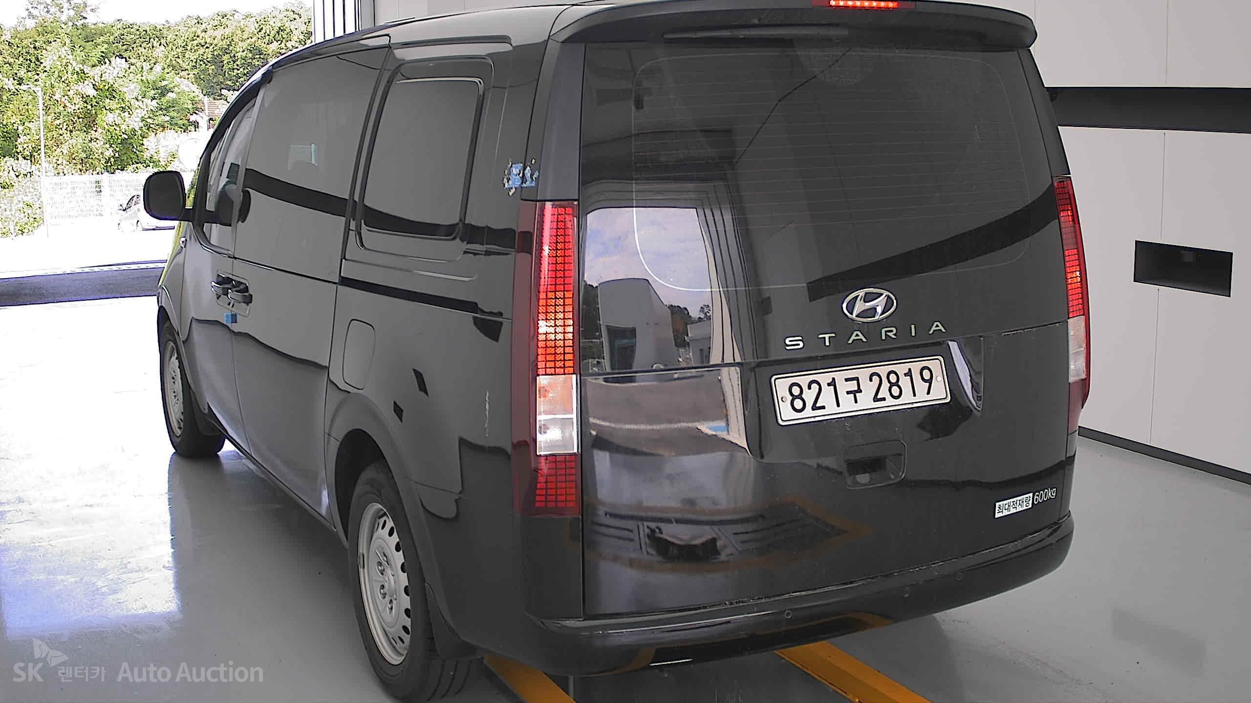 هيونداي Staria 2023 — صورة 15
