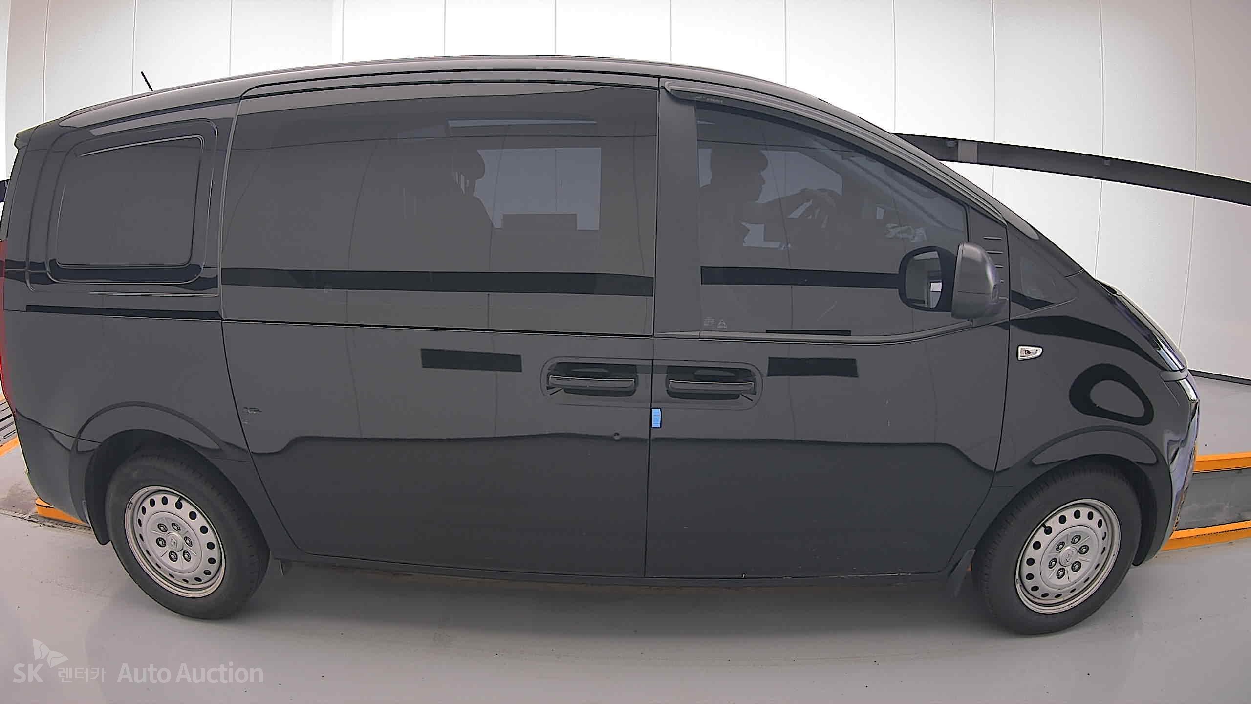 هيونداي Staria 2023 — صورة 19