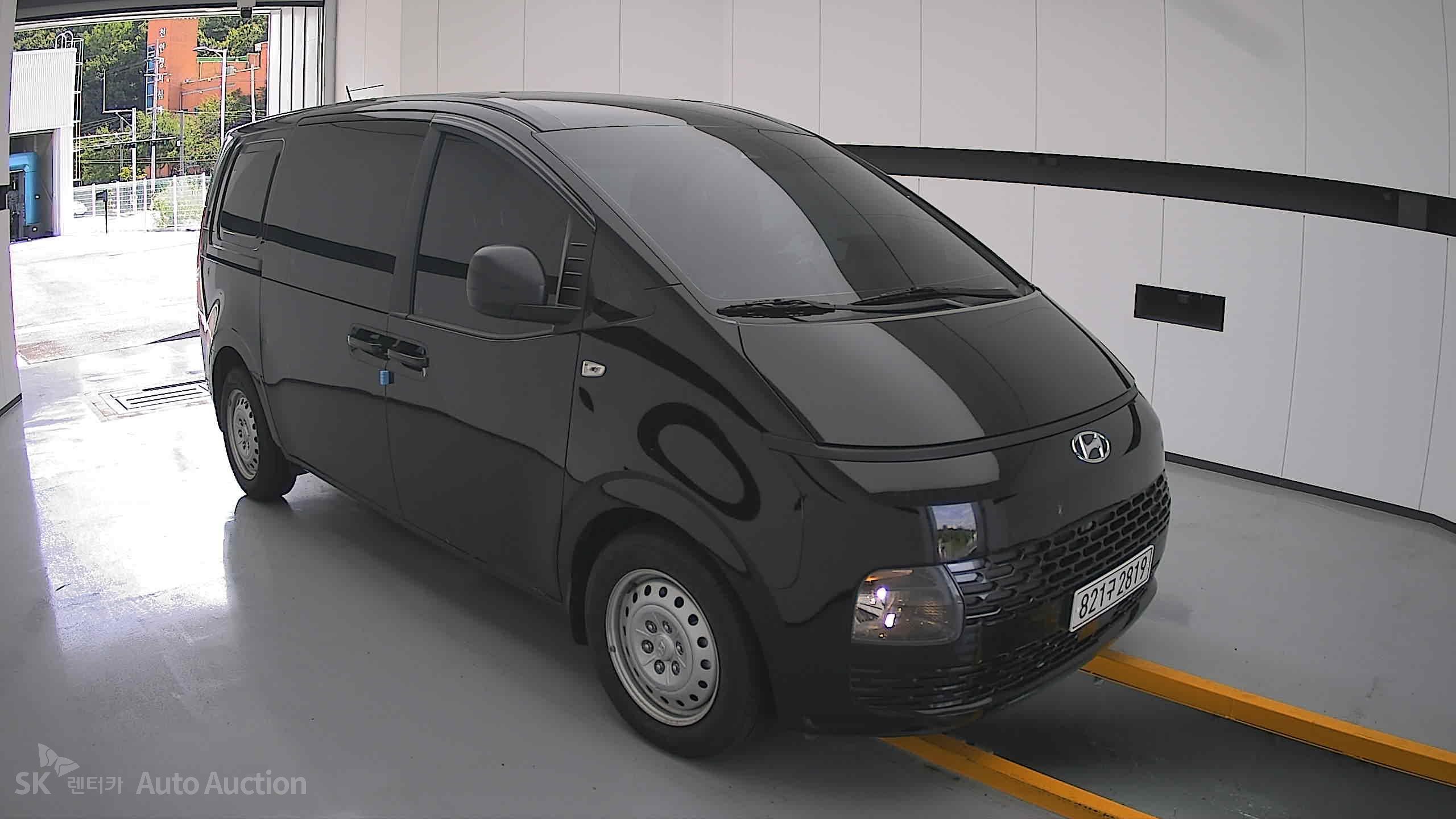 هيونداي Staria 2023 — صورة 21