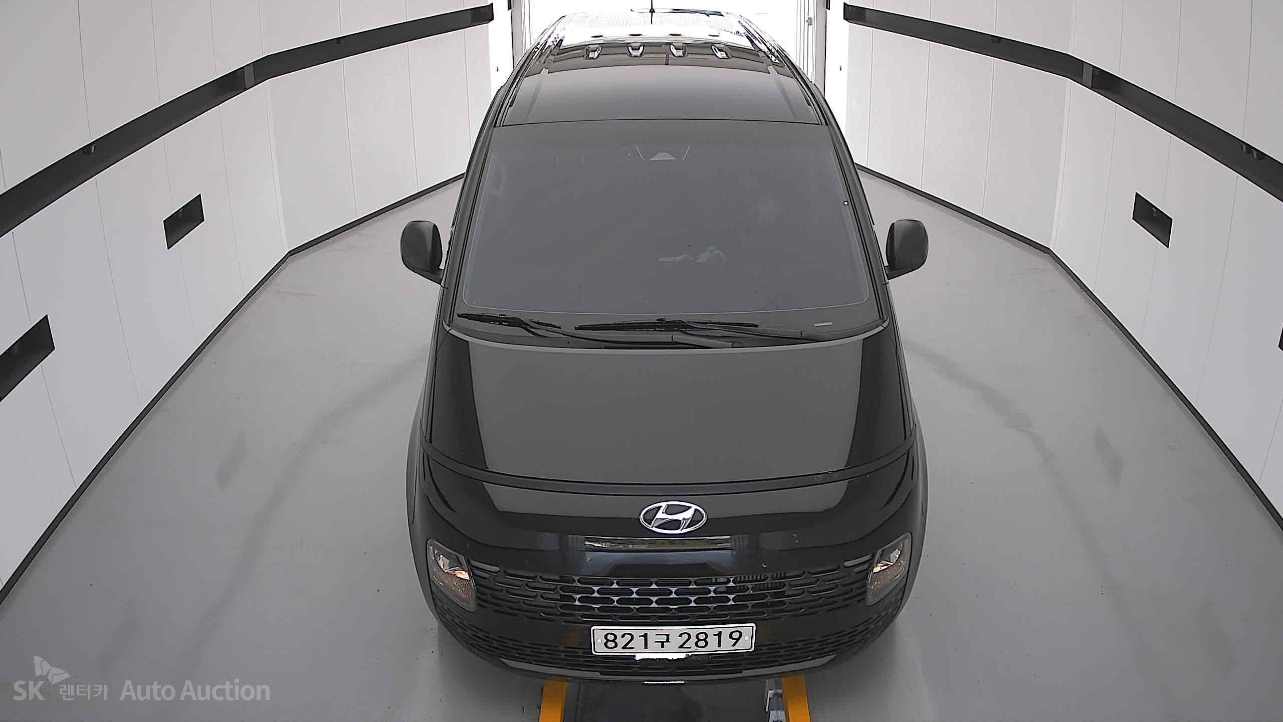 هيونداي Staria 2023 — صورة 24