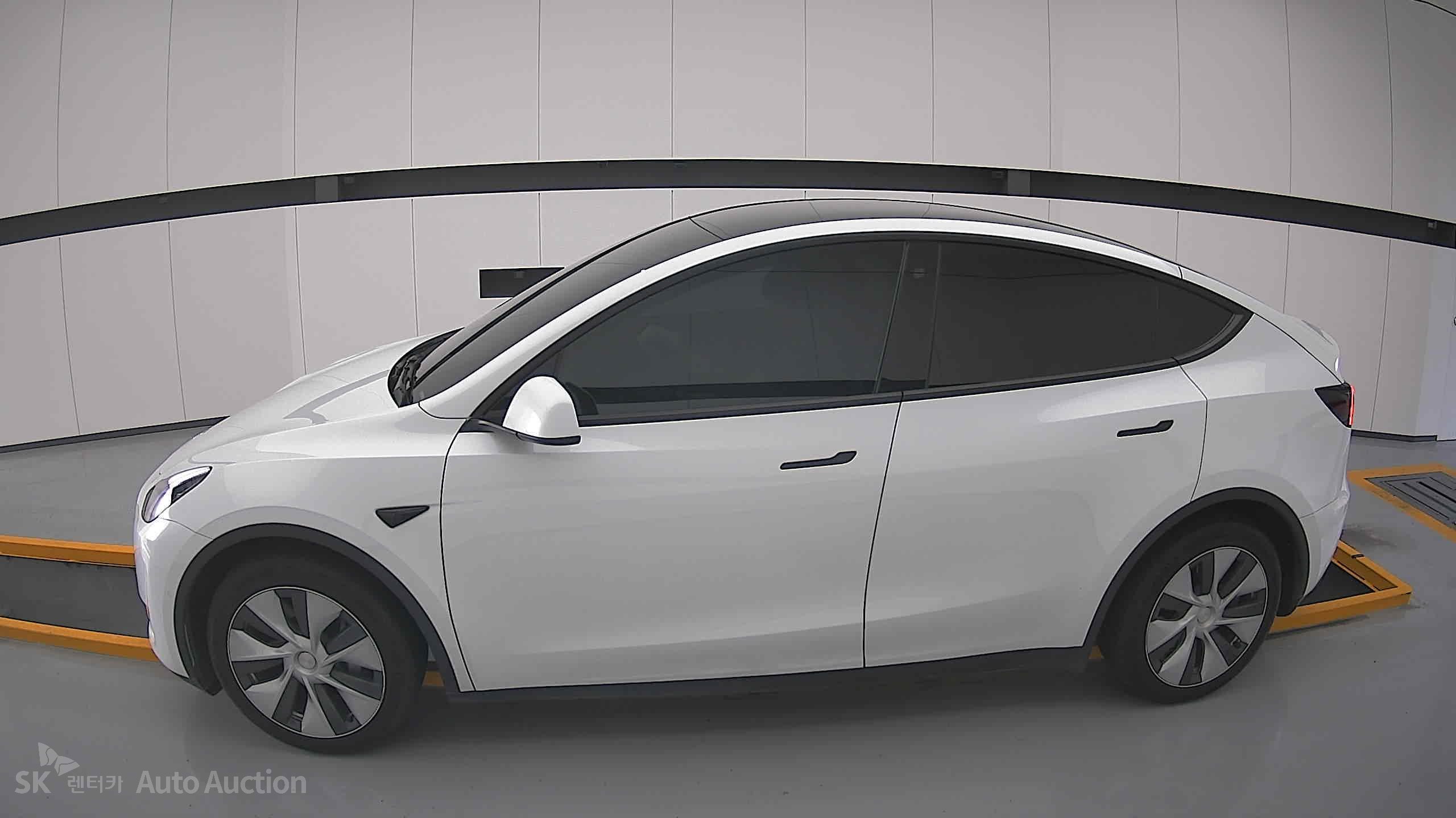 Tesla Model Y 2022 — صورة 13