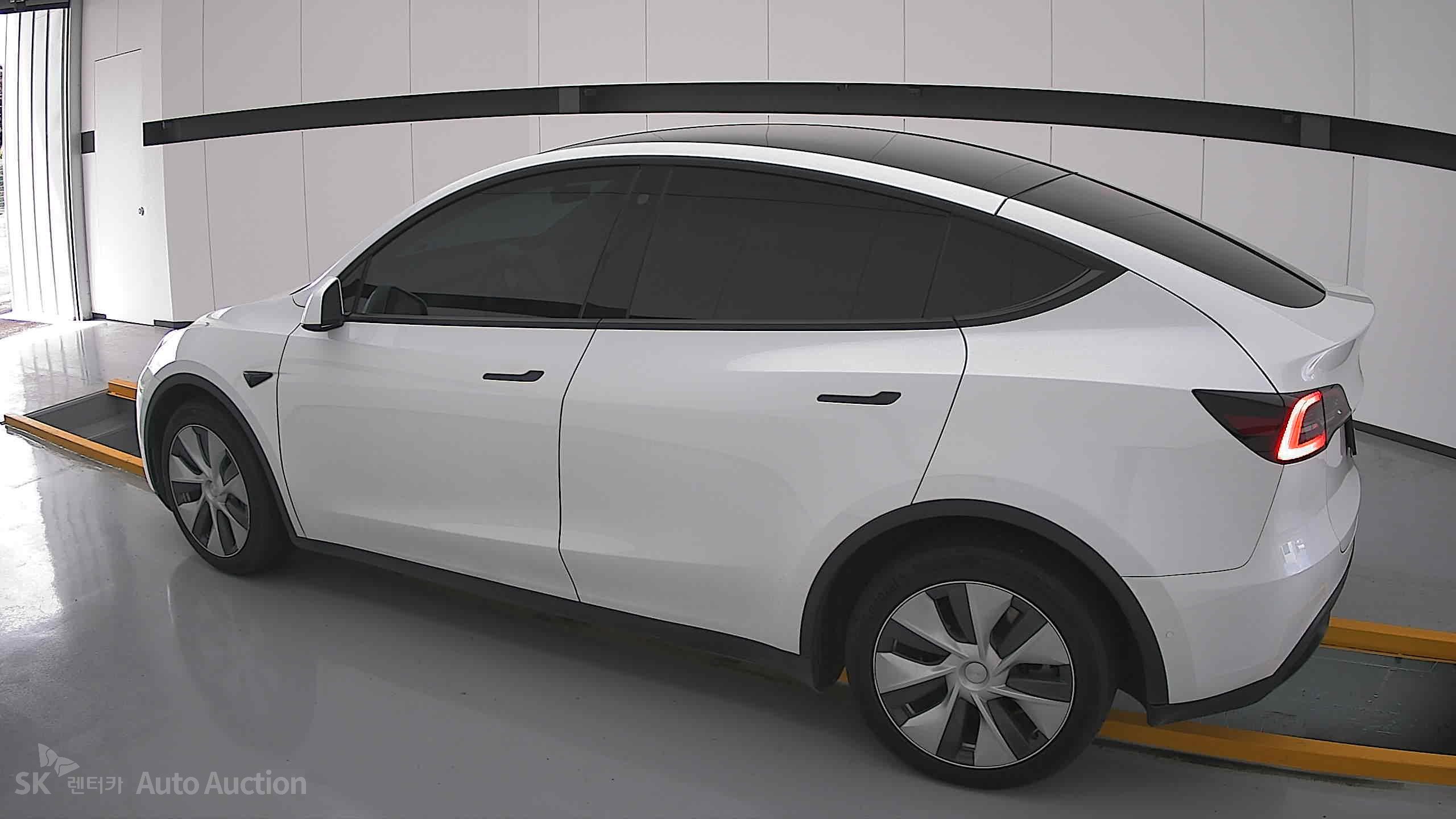 Tesla Model Y 2022 — صورة 14