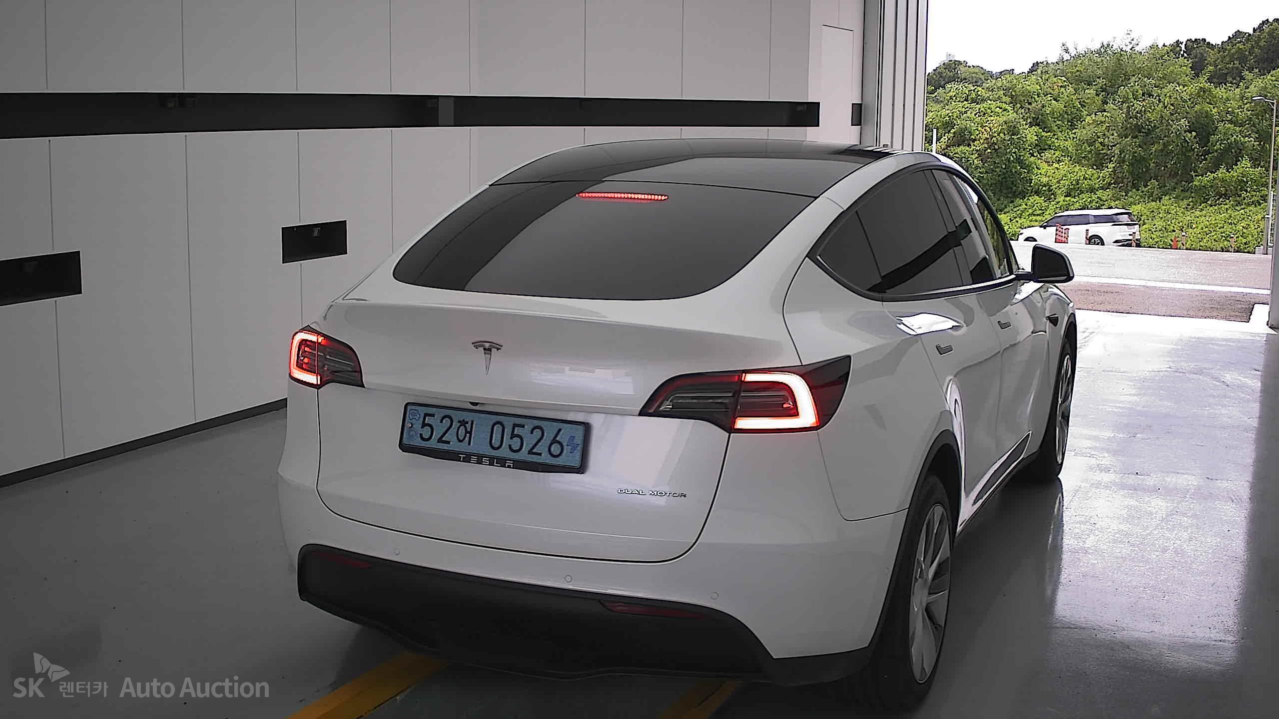 Tesla Model Y 2022 — صورة 16