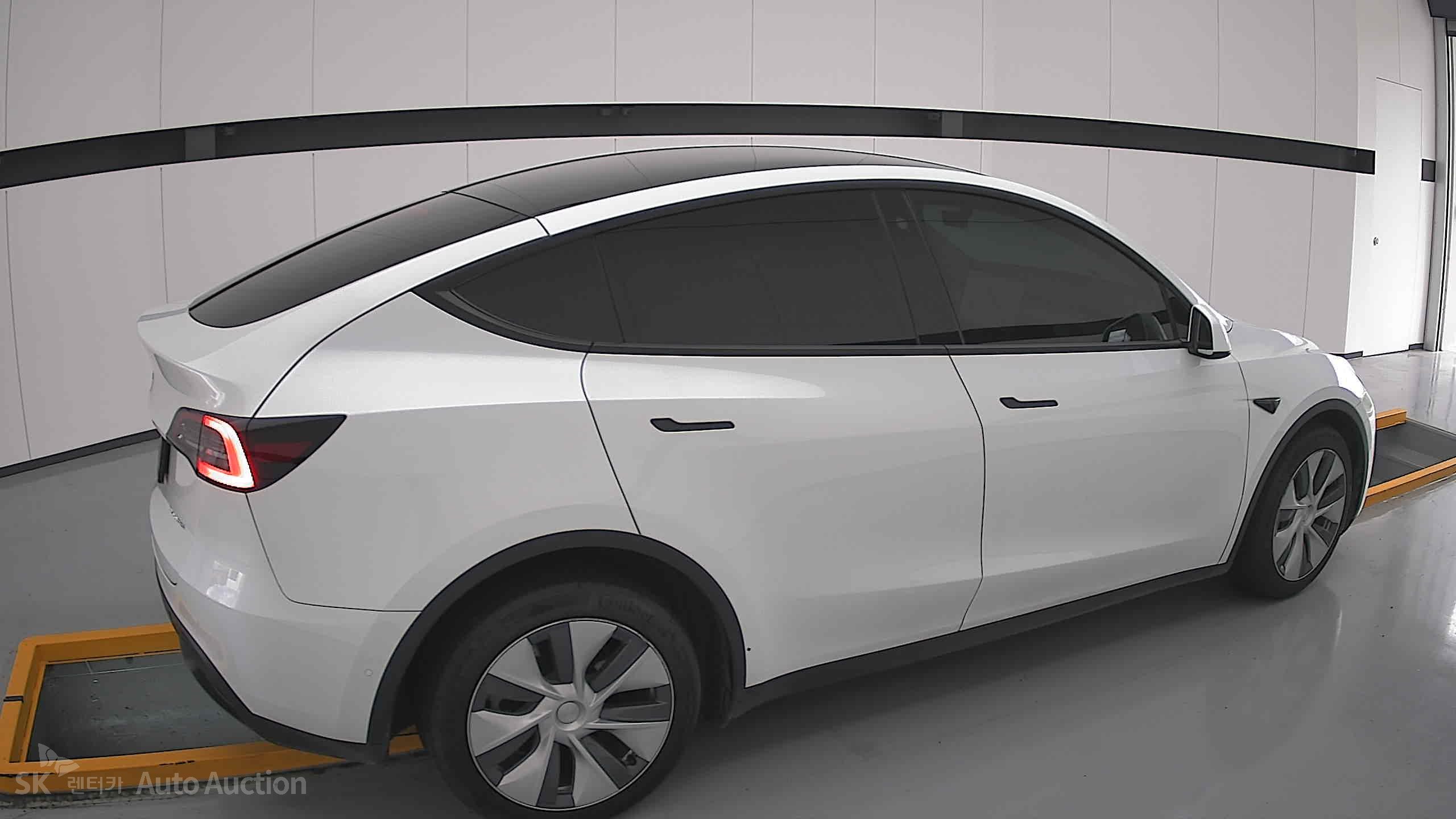 Tesla Model Y 2022 — صورة 18