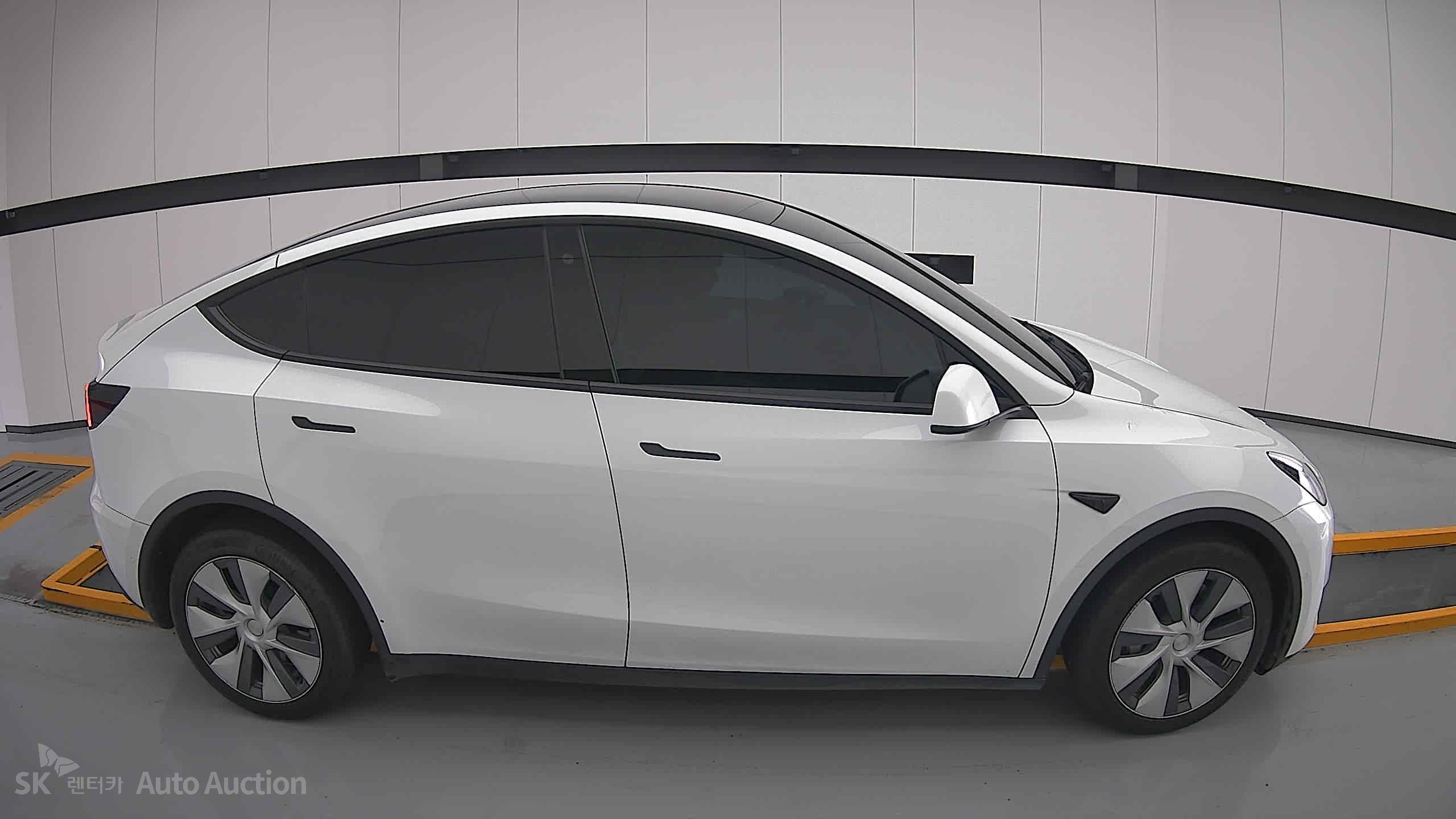 Tesla Model Y 2022 — صورة 19
