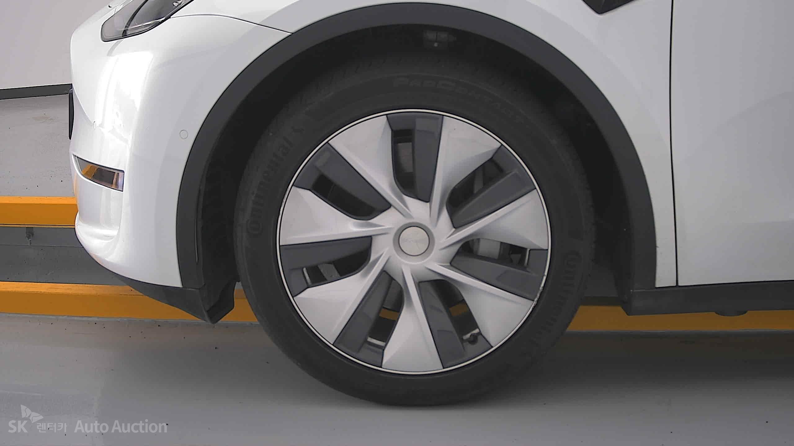 Tesla Model Y 2022 — صورة 25