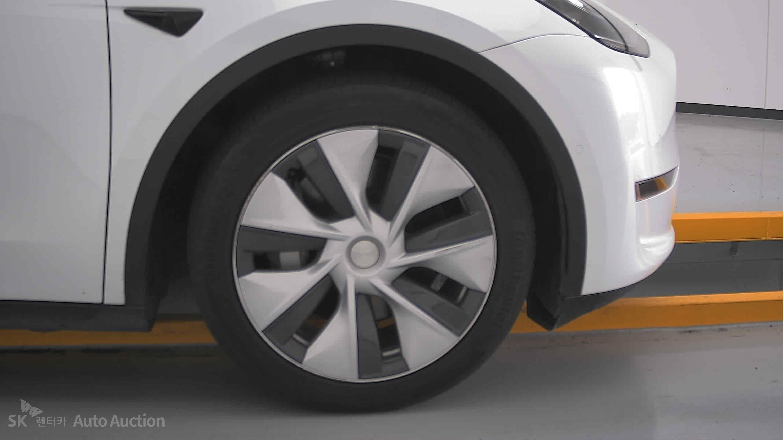 Tesla Model Y 2022 — صورة 28