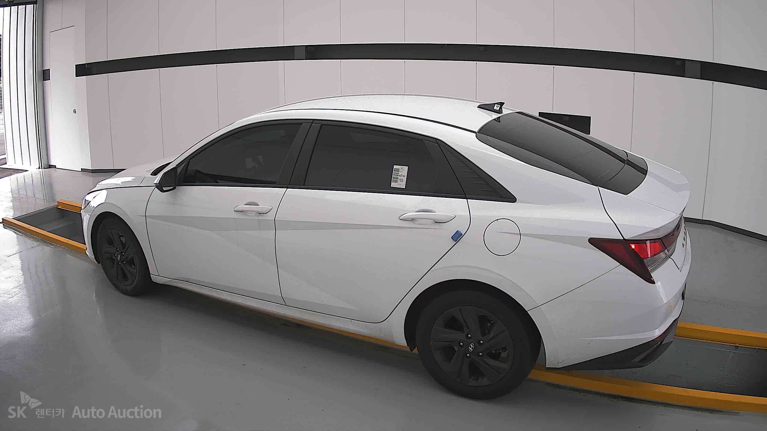 هيونداي أفانتي 2023 — صورة 14