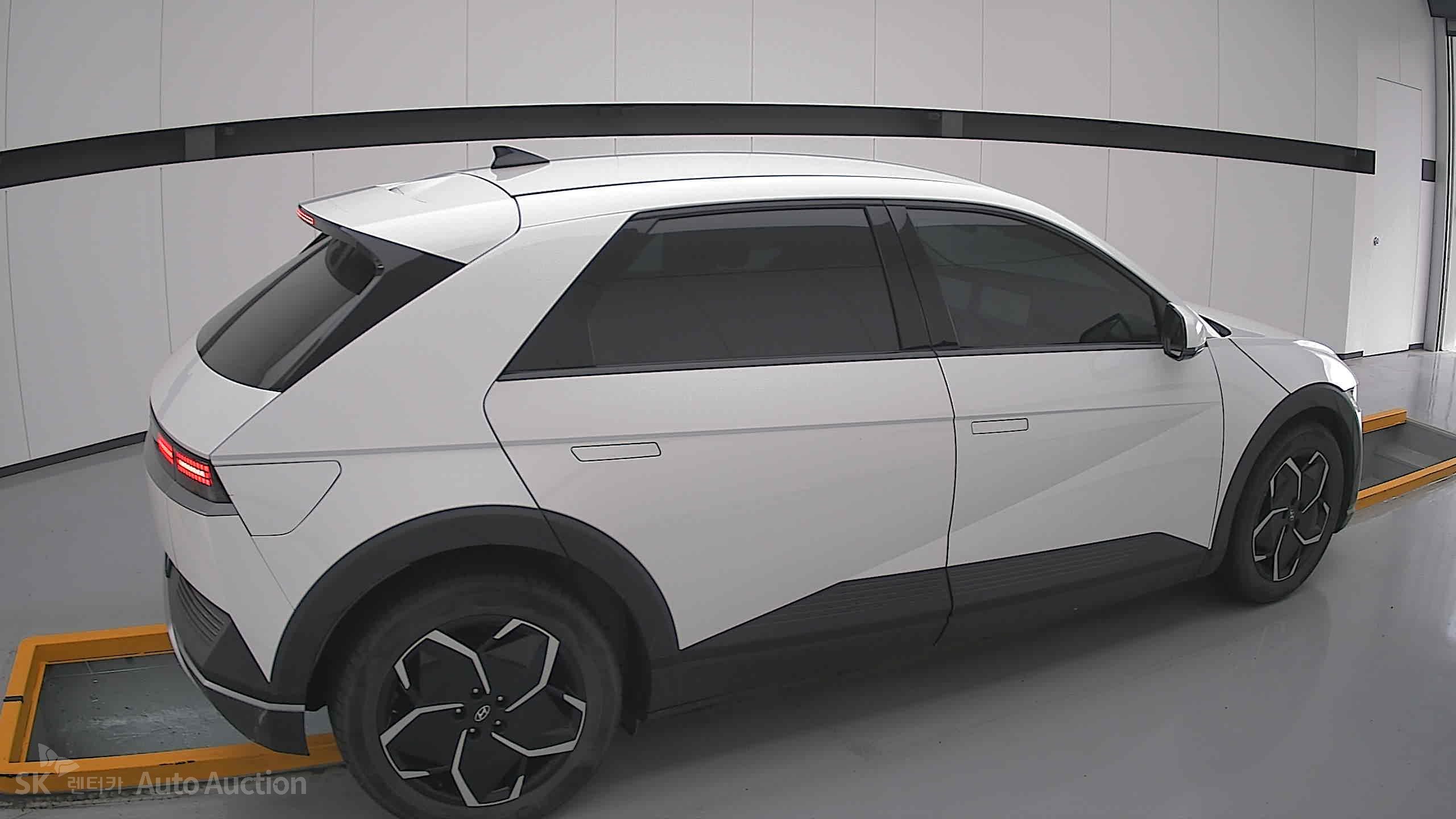 هيونداي Ioniq 2022 — صورة 18