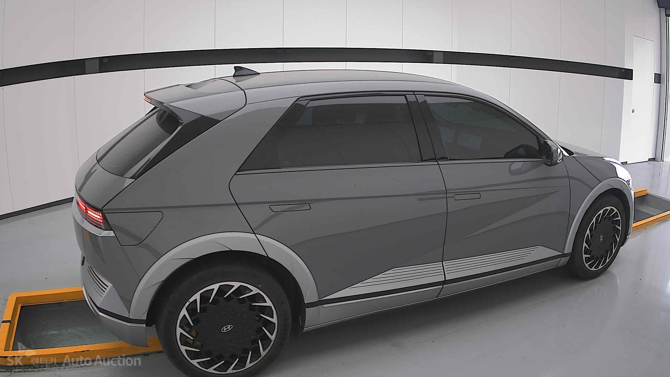 هيونداي Ioniq 2022 — صورة 18