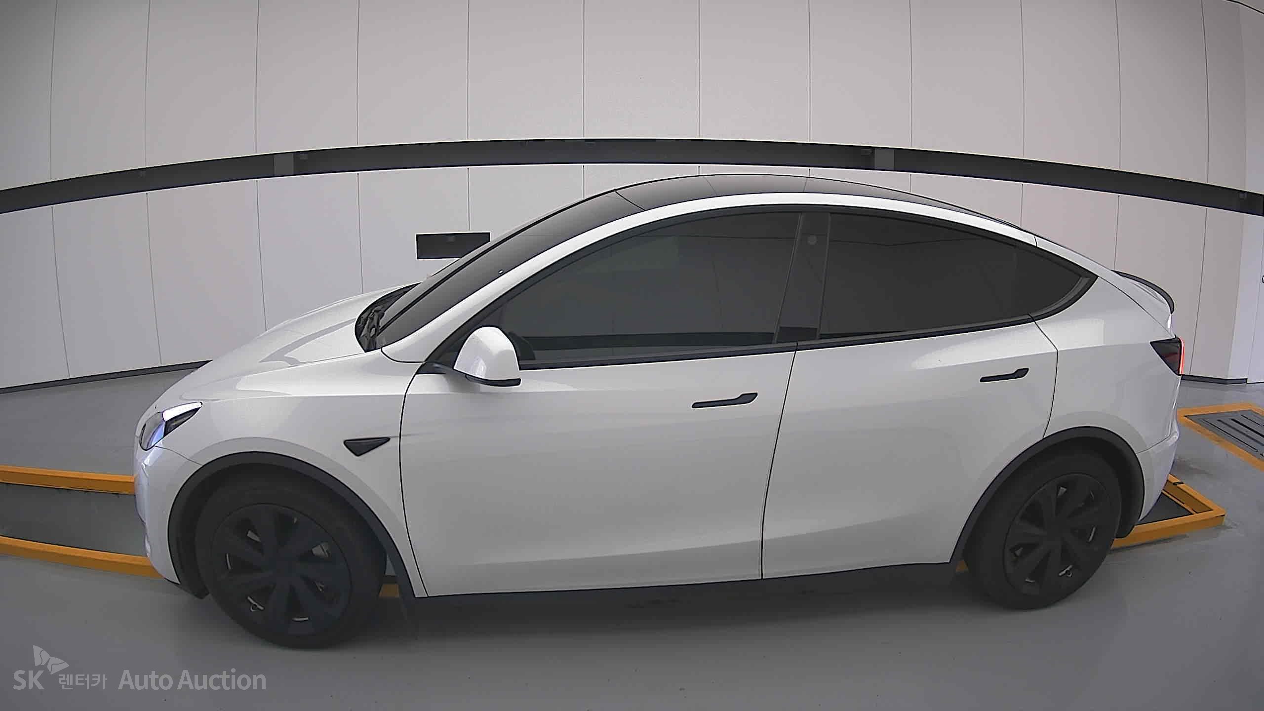 Tesla Model Y 2022 — صورة 13