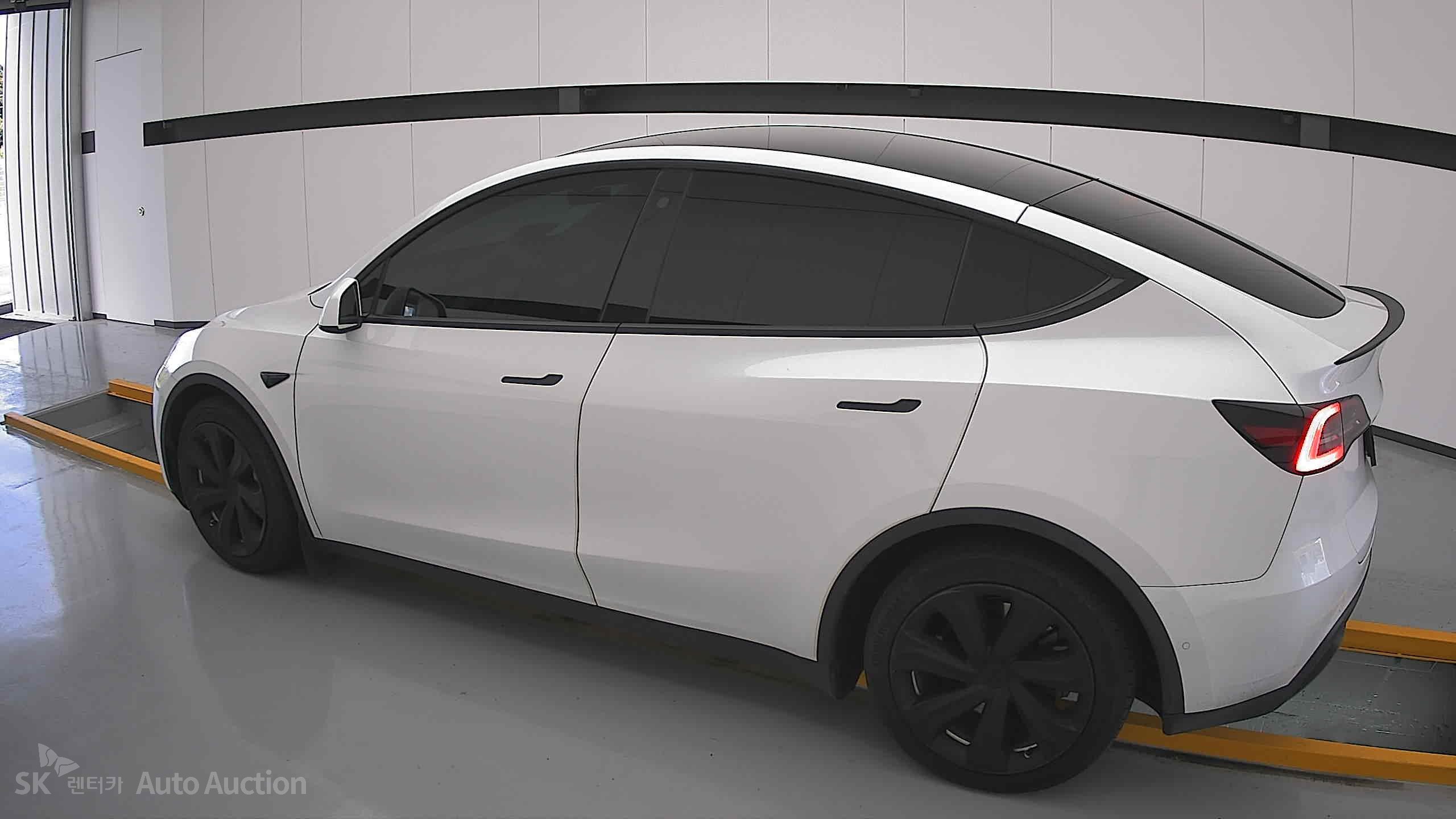 Tesla Model Y 2022 — صورة 14