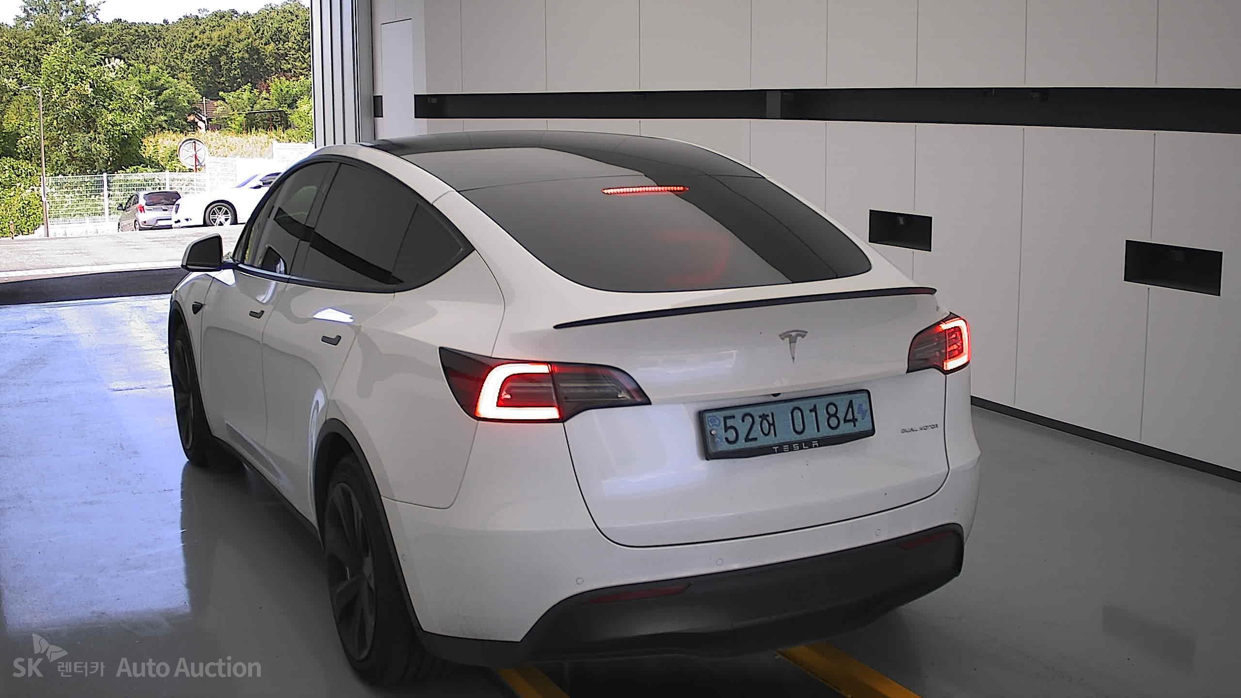 Tesla Model Y 2022 — صورة 15