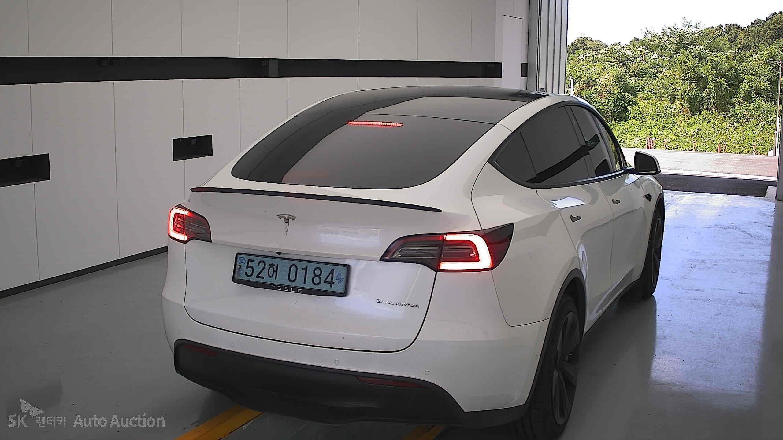 Tesla Model Y 2022 — صورة 16