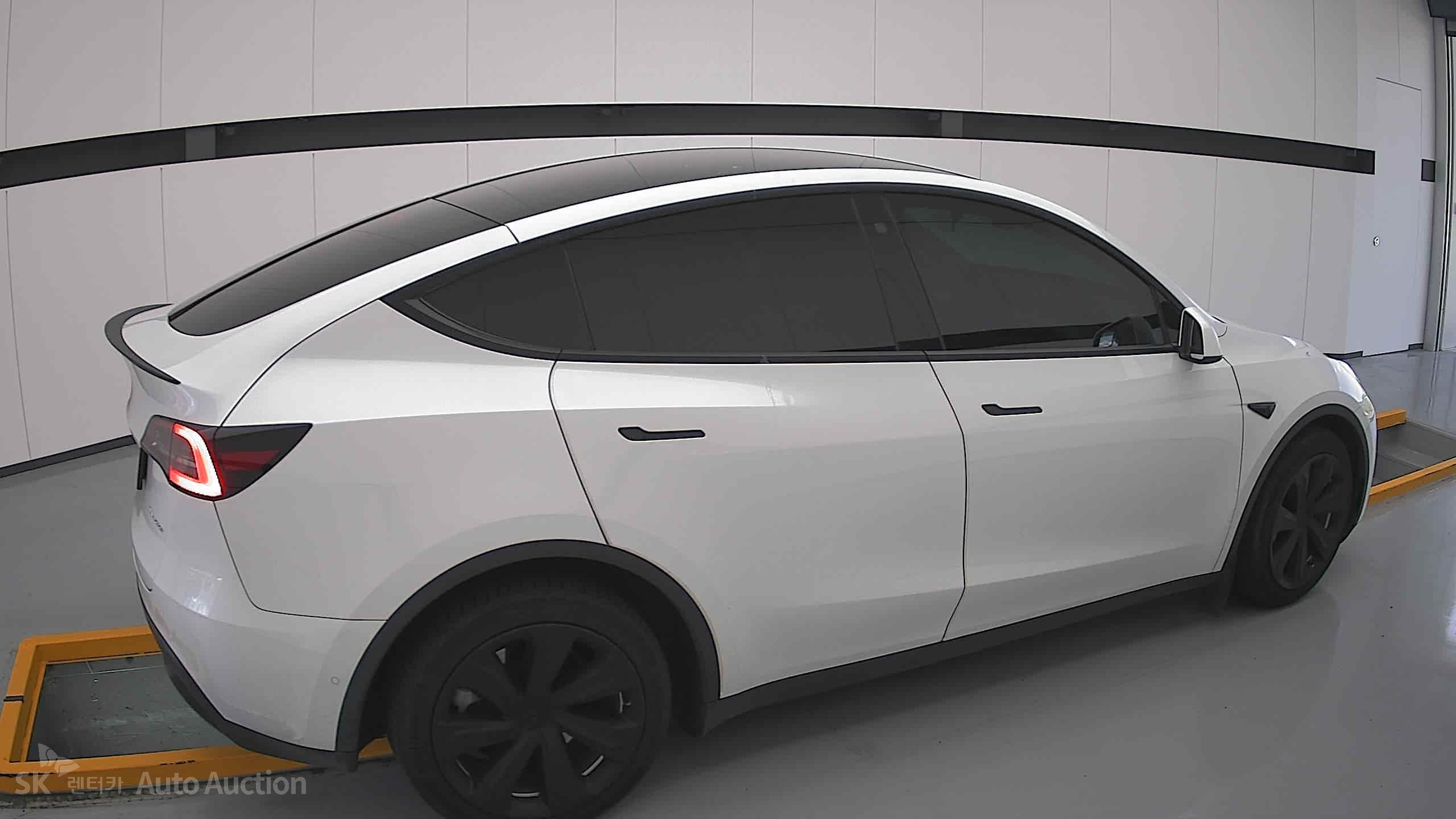 Tesla Model Y 2022 — صورة 18