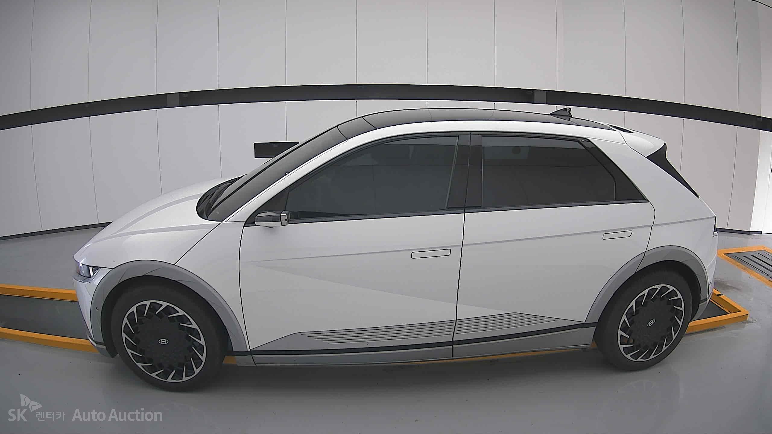 هيونداي Ioniq 2023 — صورة 13