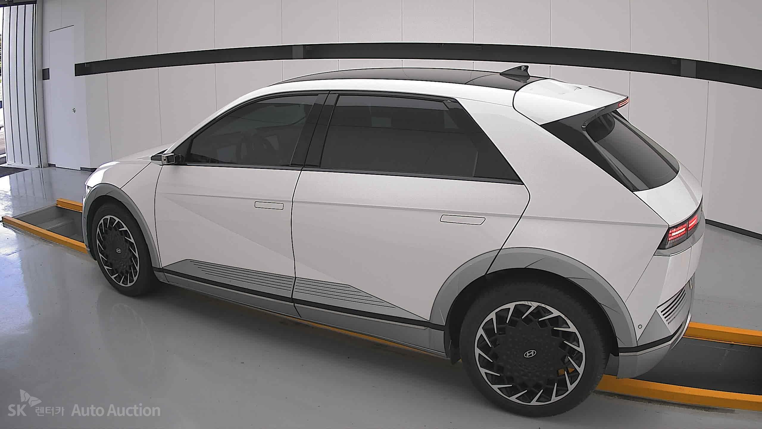 هيونداي Ioniq 2023 — صورة 14