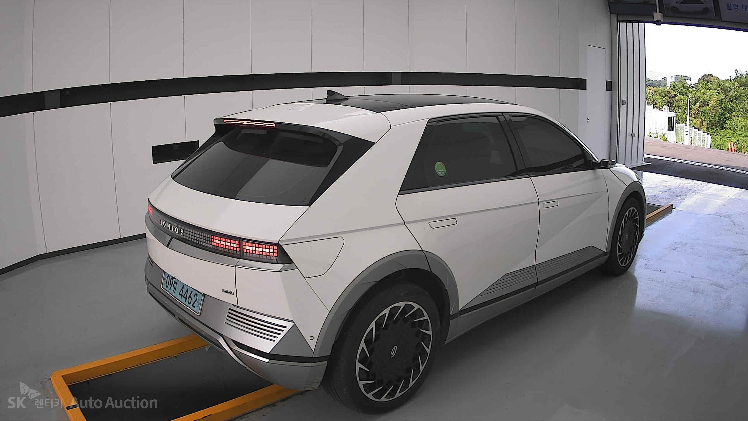 هيونداي Ioniq 2023 — صورة 17