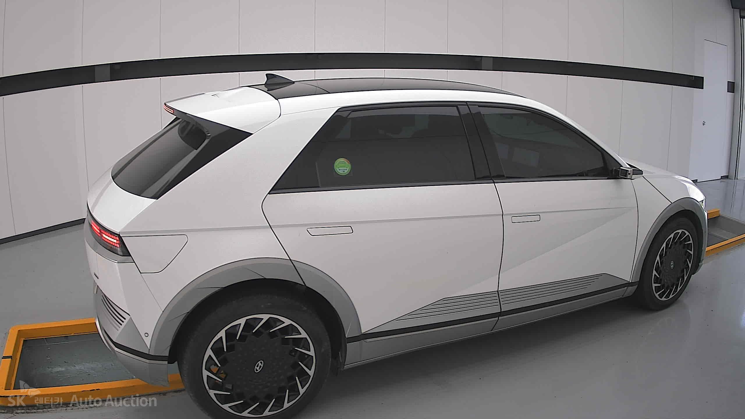 هيونداي Ioniq 2023 — صورة 18