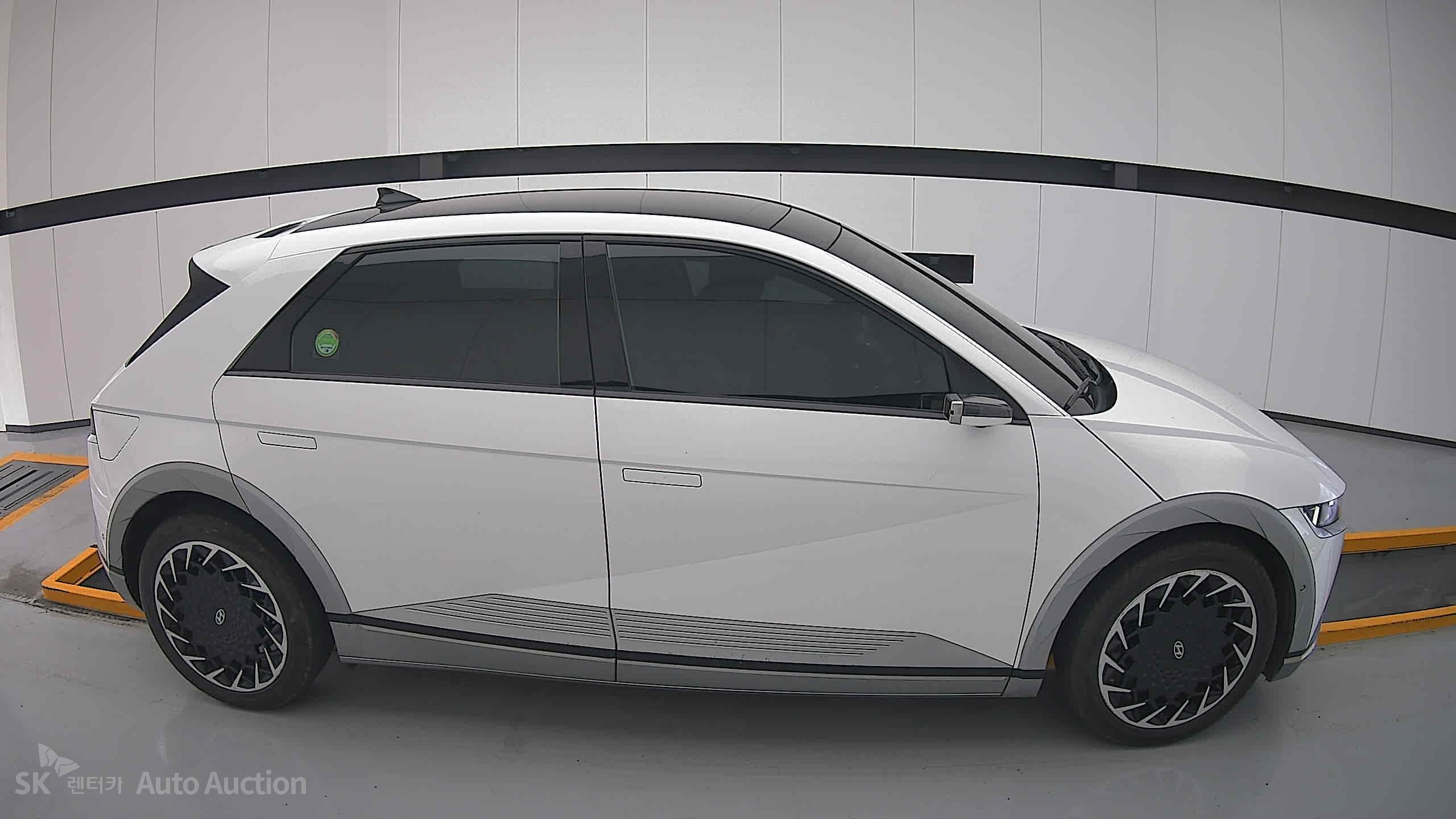 هيونداي Ioniq 2023 — صورة 19