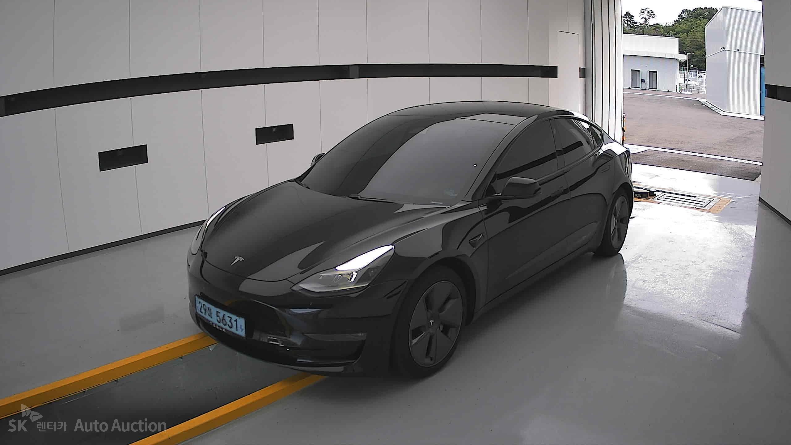 Tesla Model 3 2021 — صورة 11