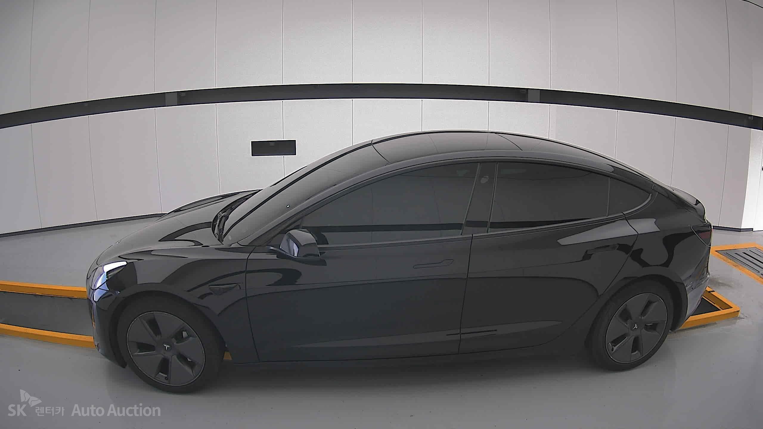 Tesla Model 3 2021 — صورة 13