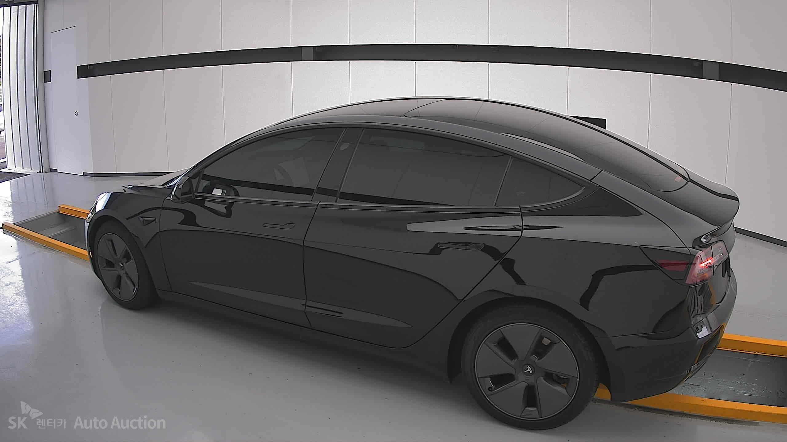 Tesla Model 3 2021 — صورة 14
