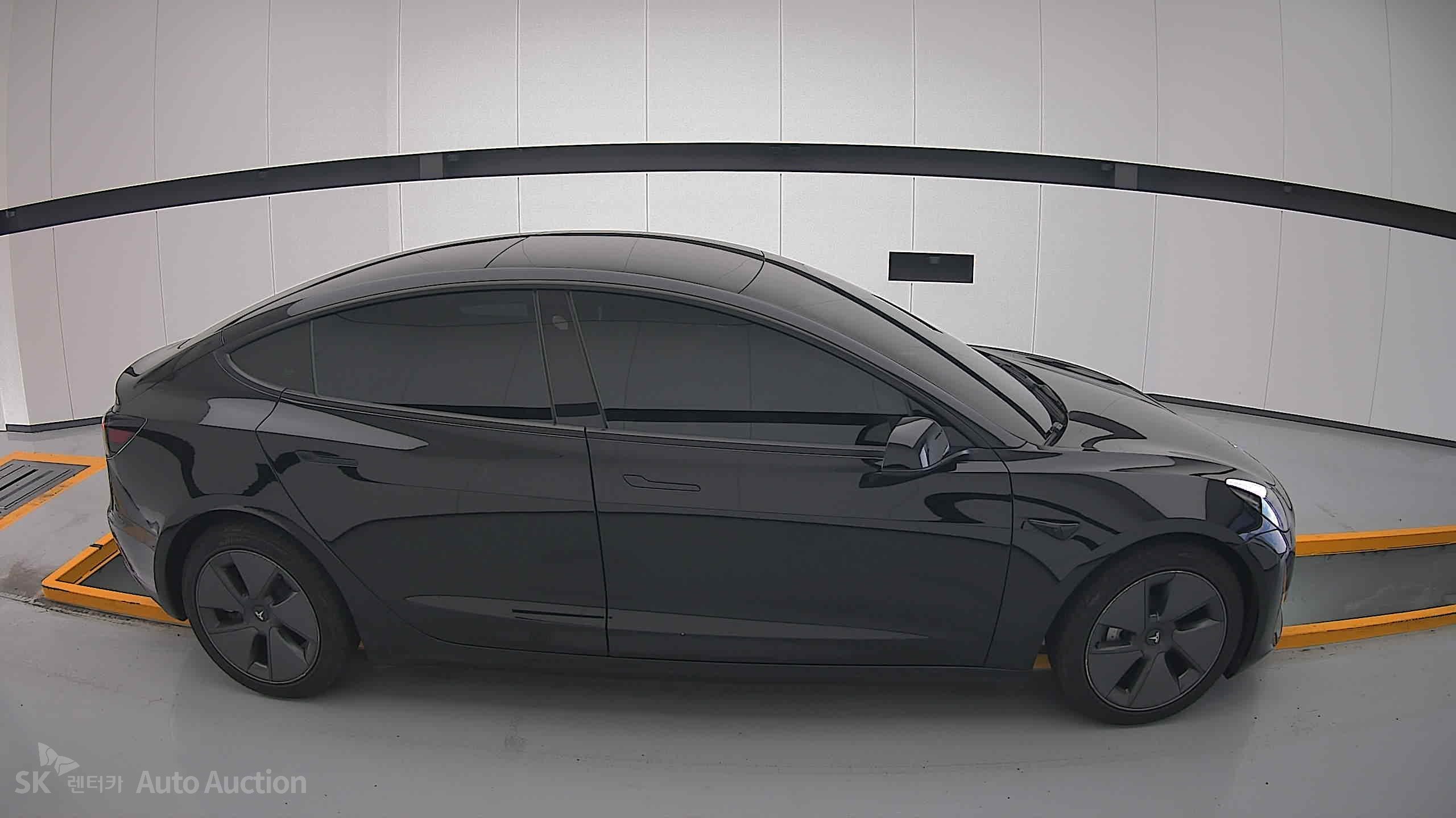 Tesla Model 3 2021 — صورة 19