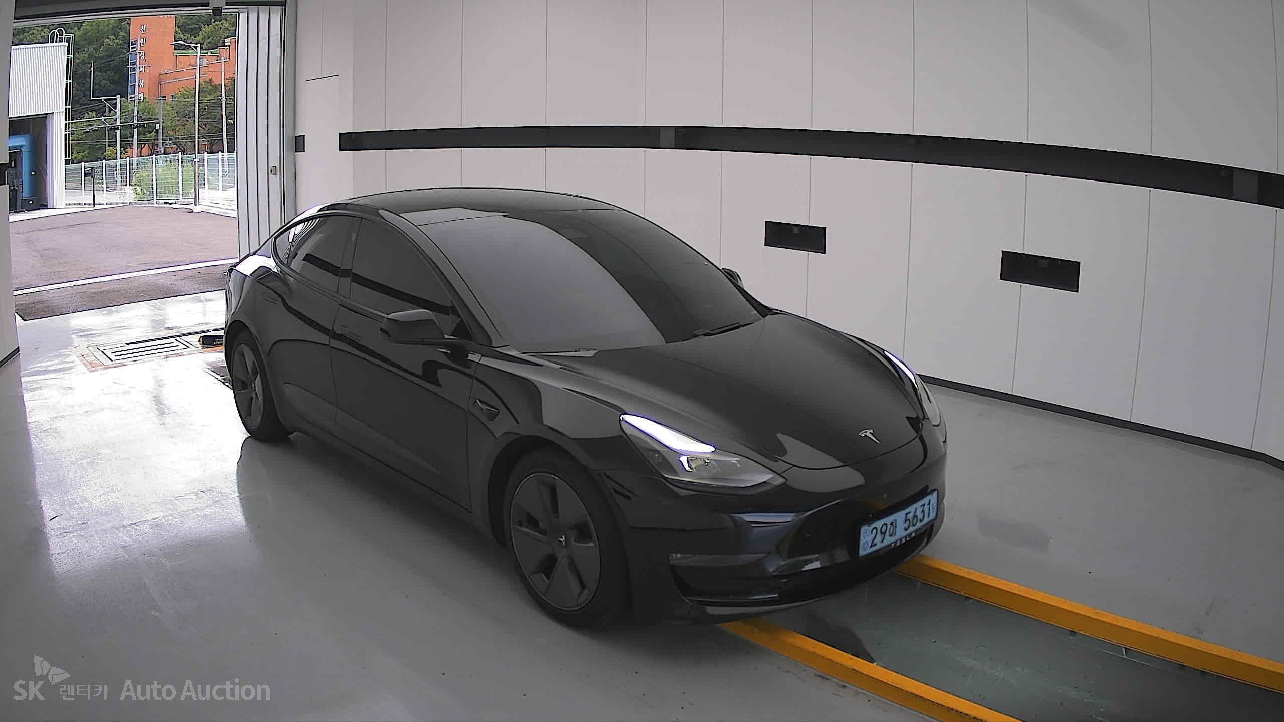Tesla Model 3 2021 — صورة 21