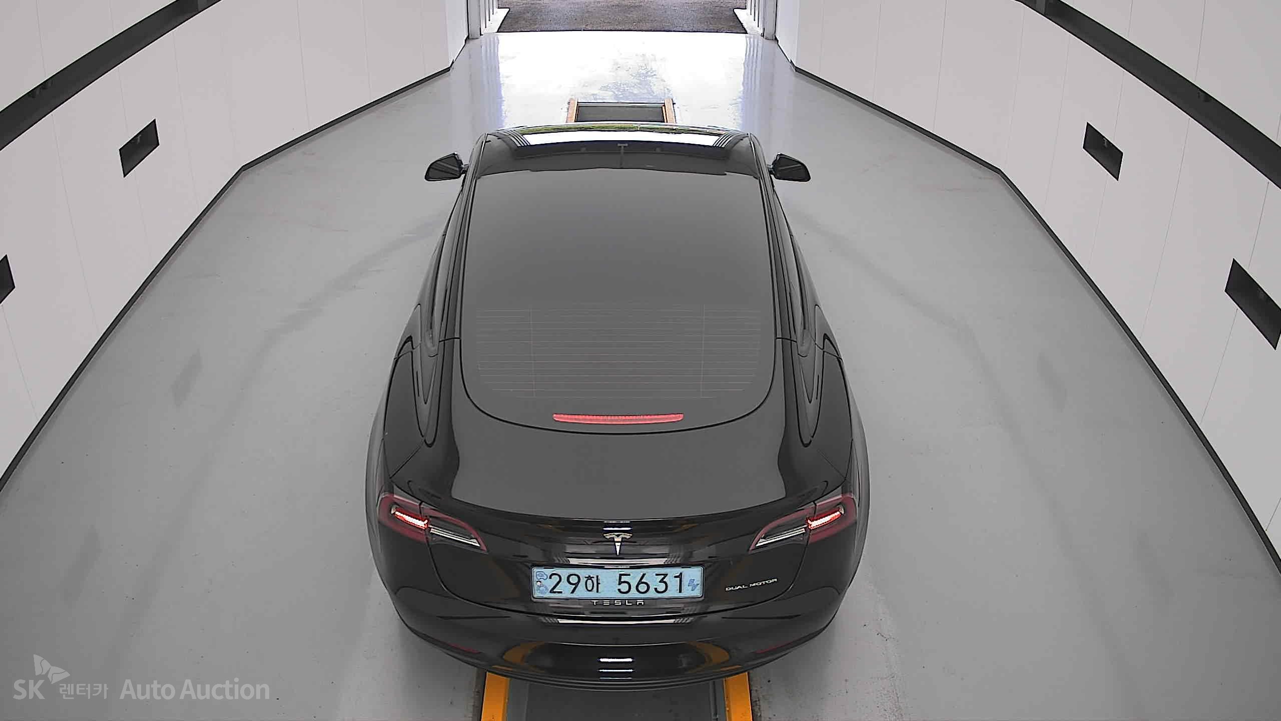 Tesla Model 3 2021 — صورة 23