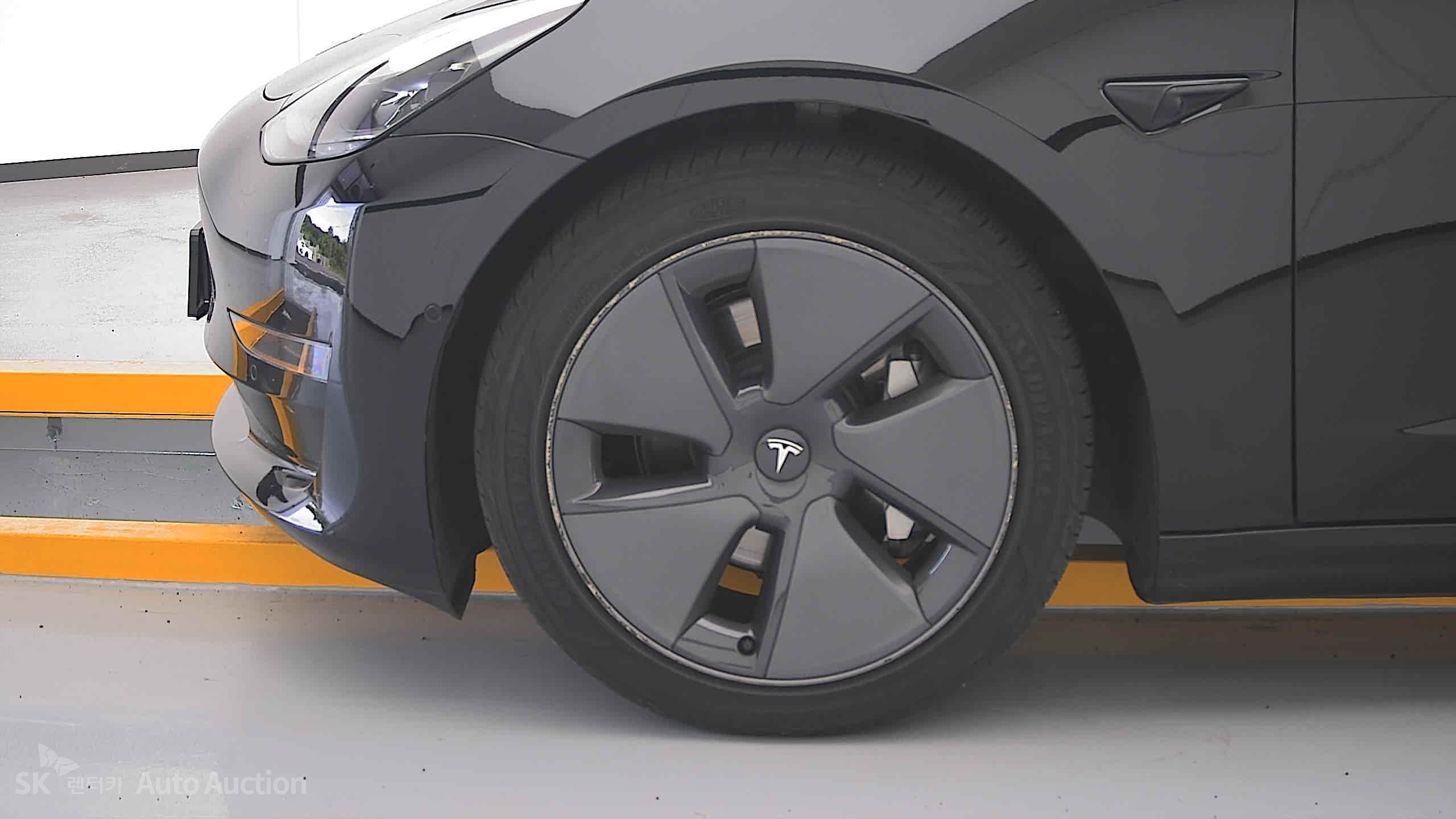 Tesla Model 3 2021 — صورة 25