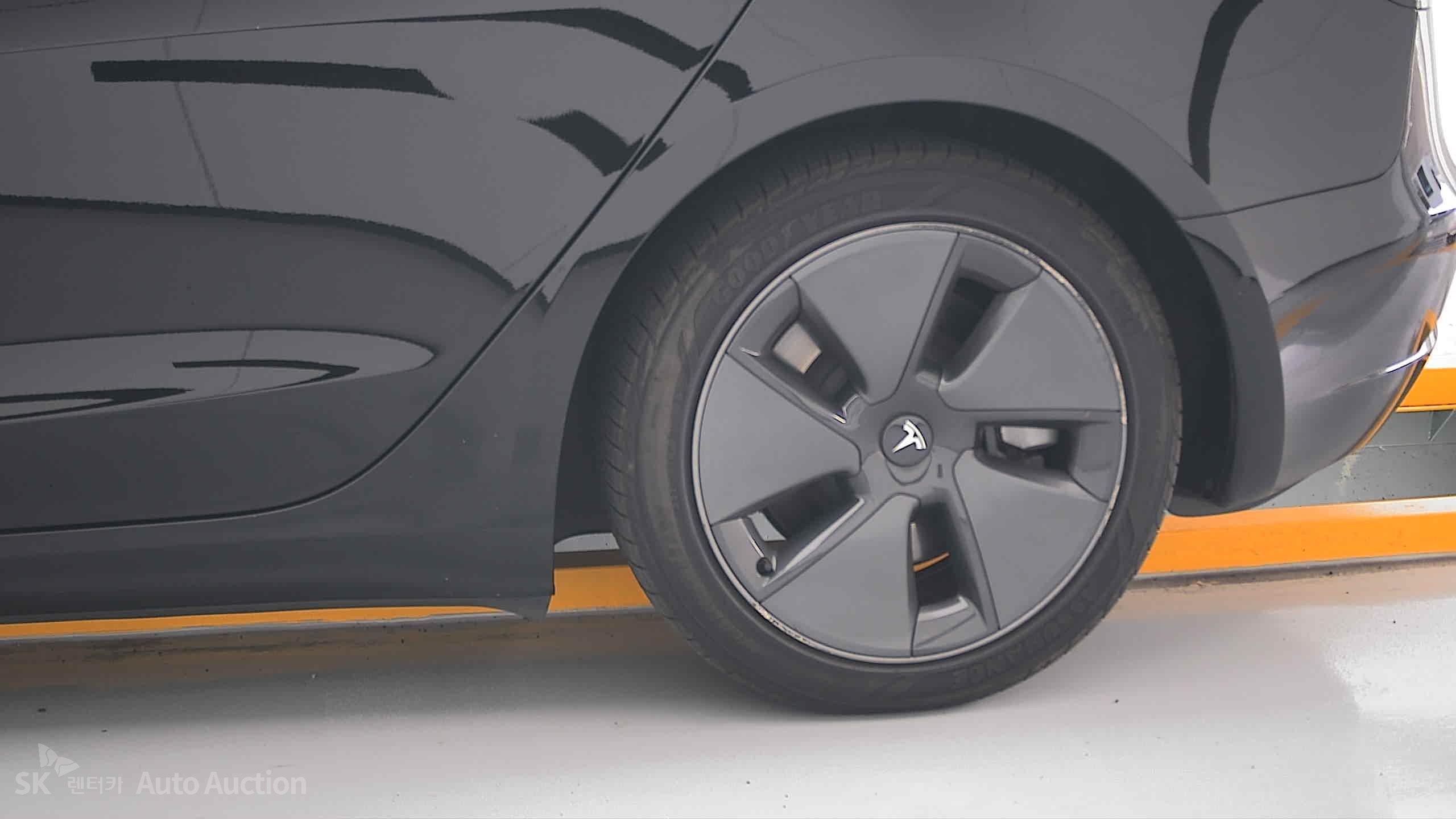 Tesla Model 3 2021 — صورة 26