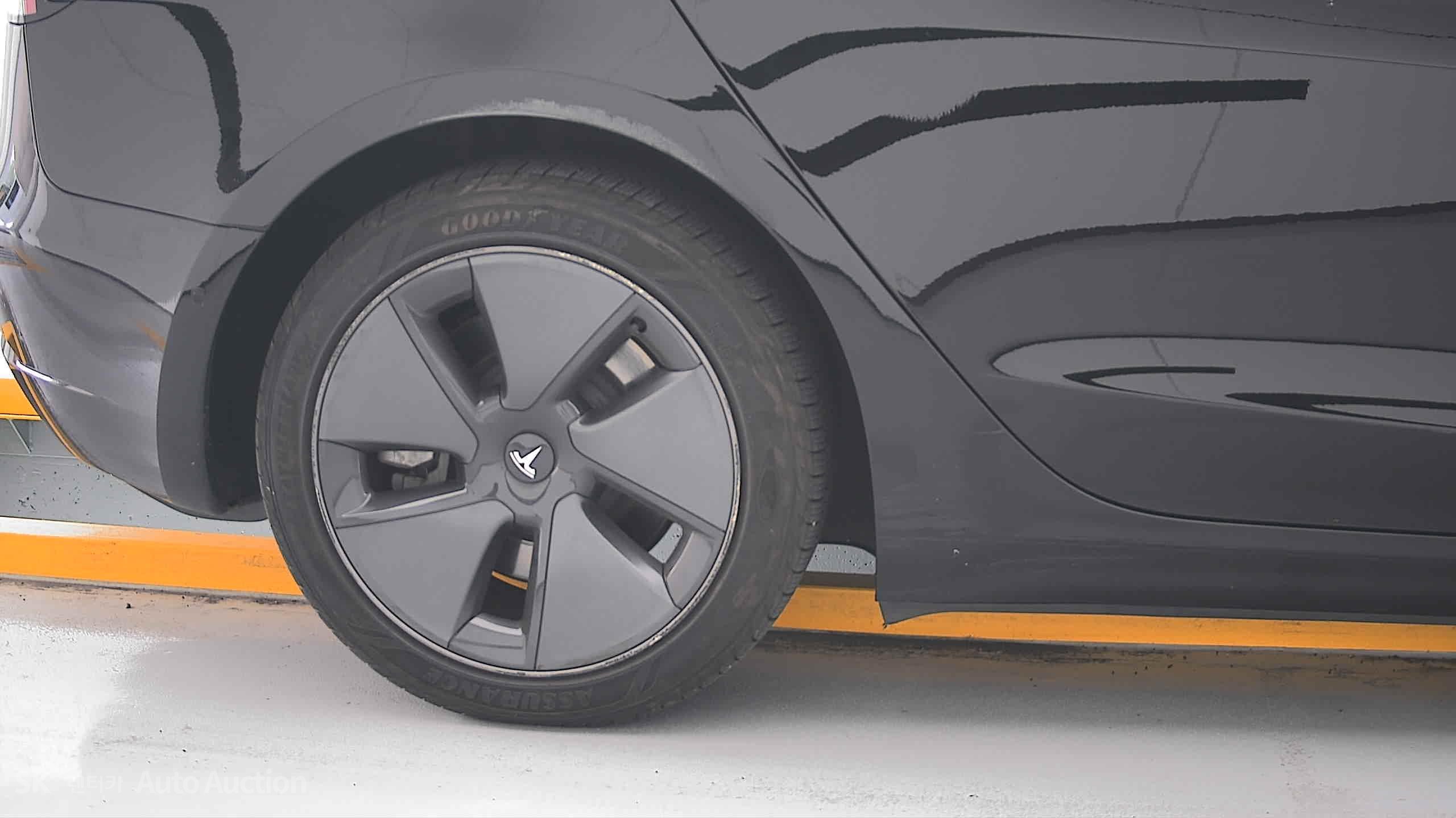 Tesla Model 3 2021 — صورة 27