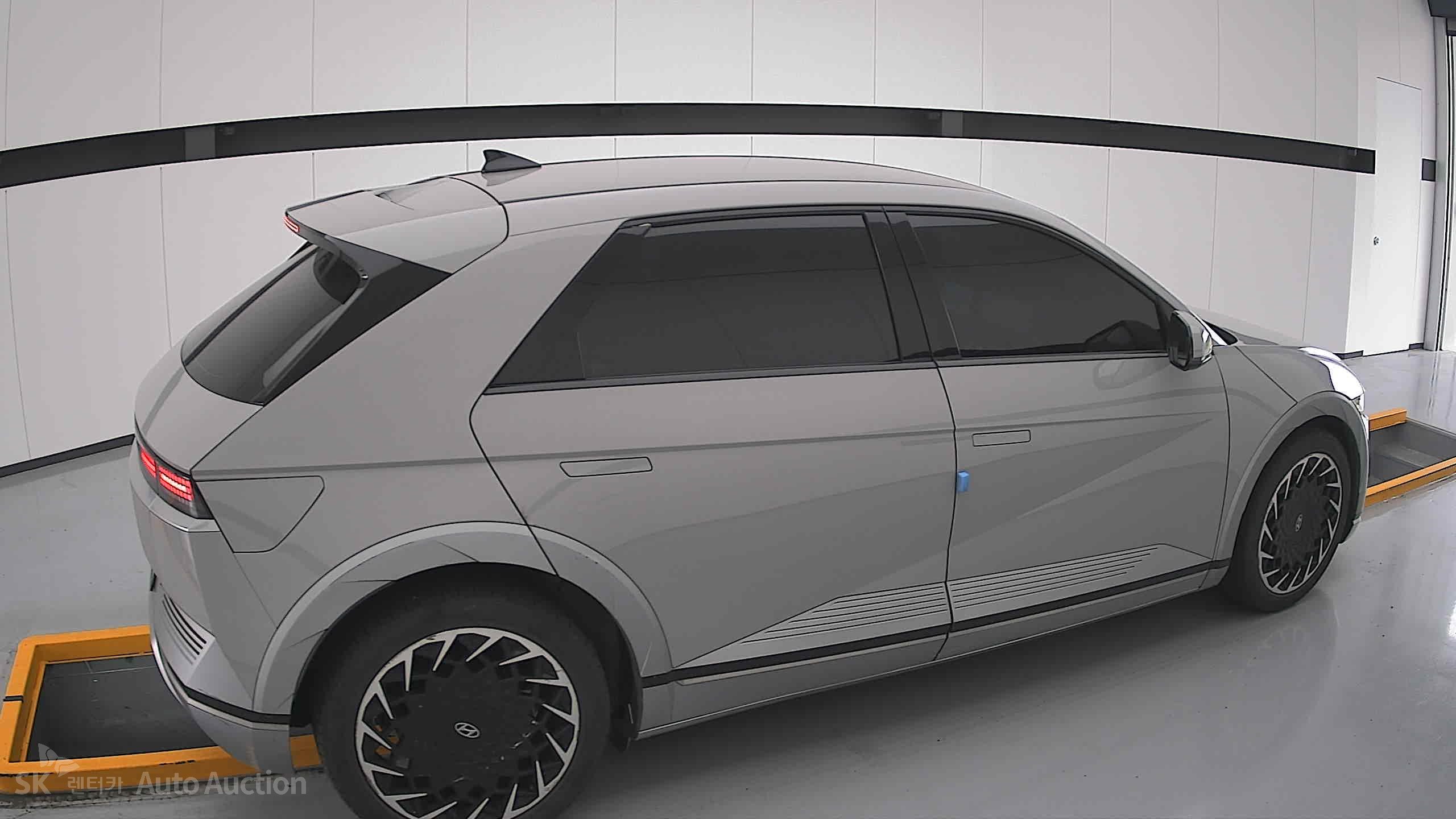 هيونداي Ioniq 2022 — صورة 18