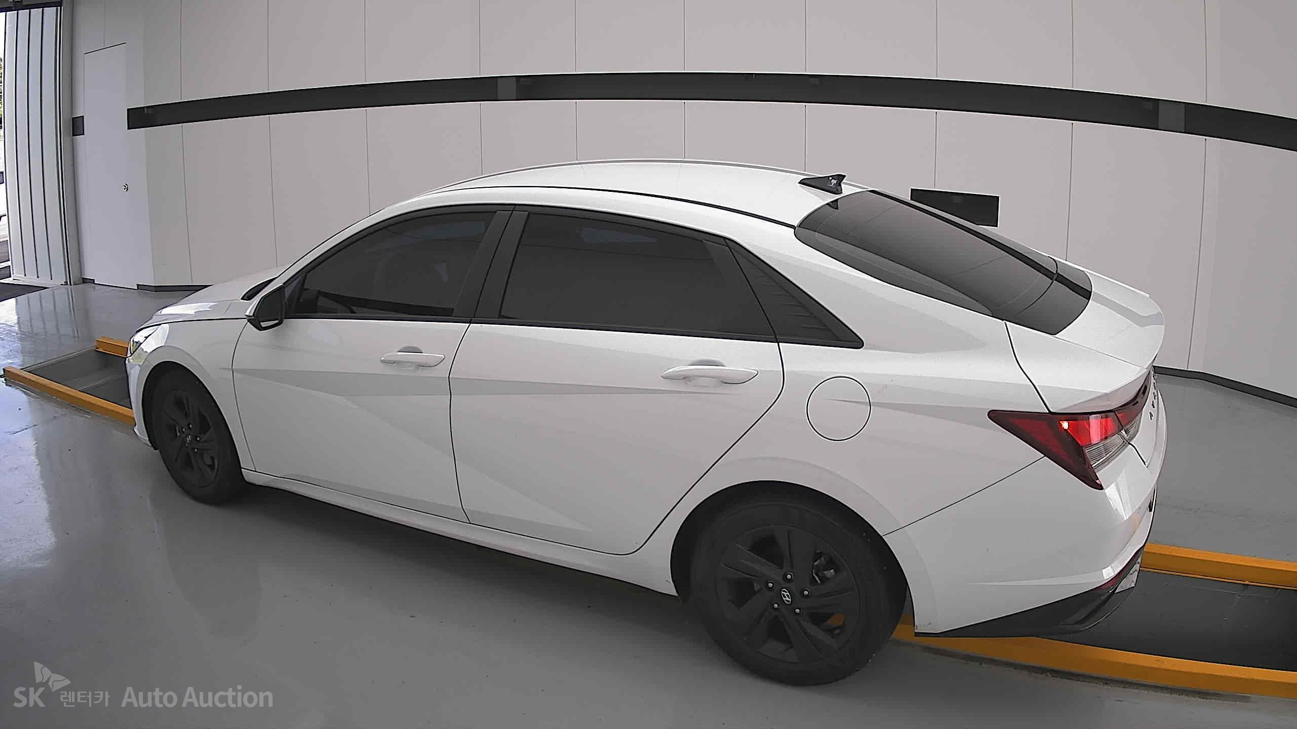هيونداي أفانتي 2023 — صورة 14
