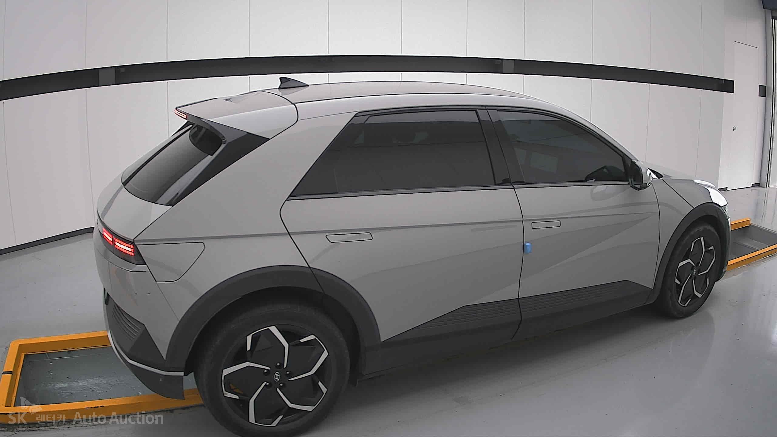 هيونداي Ioniq 2022 — صورة 18