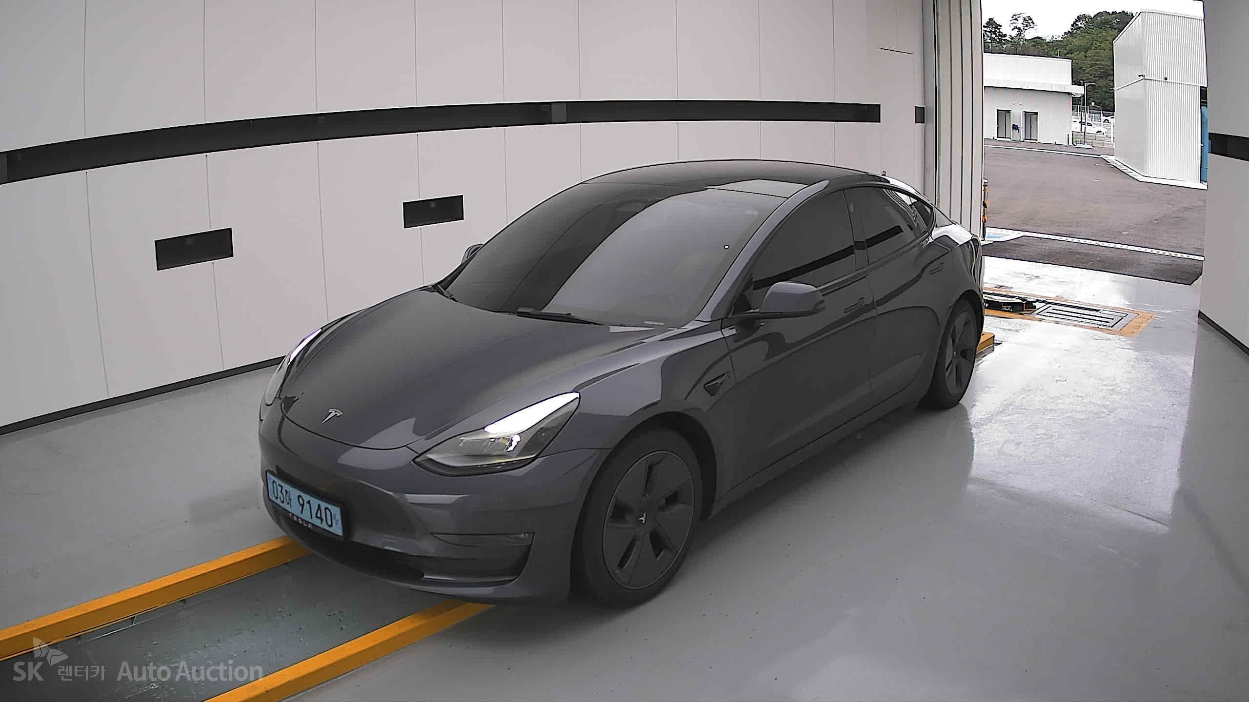 Tesla Model 3 2022 — صورة 11