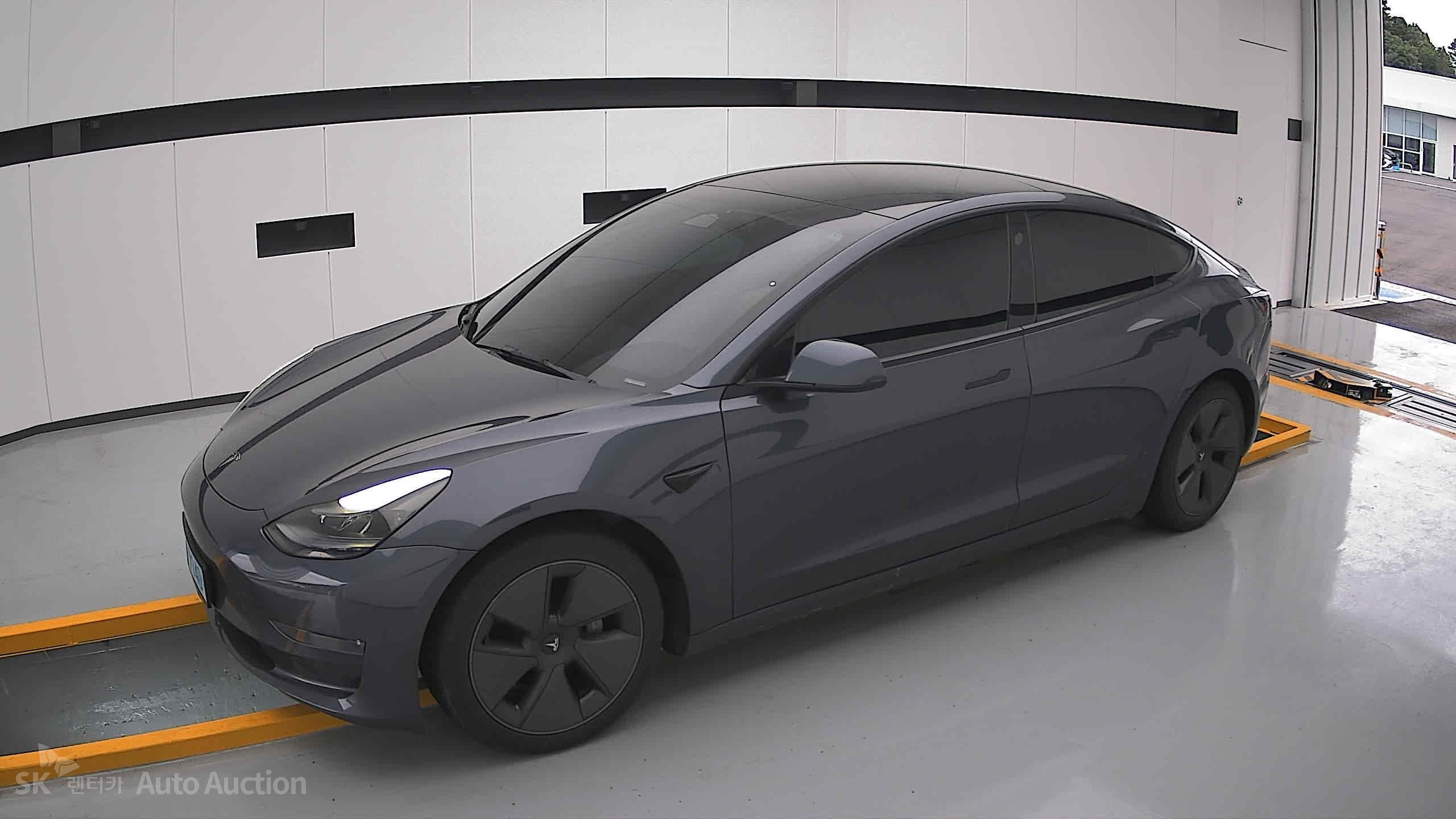 Tesla Model 3 2022 — صورة 12