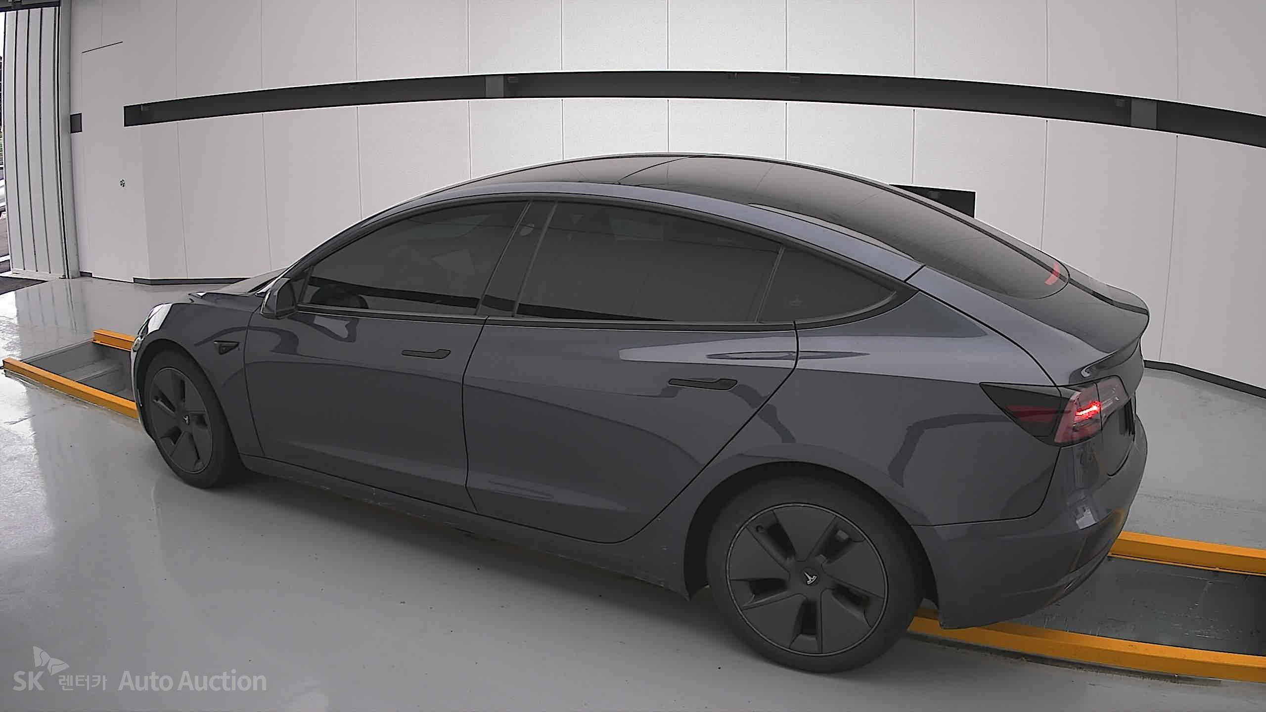 Tesla Model 3 2022 — صورة 14