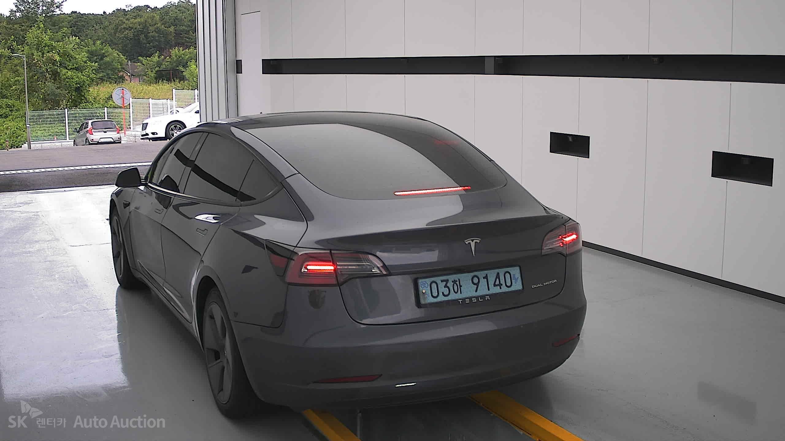 Tesla Model 3 2022 — صورة 15