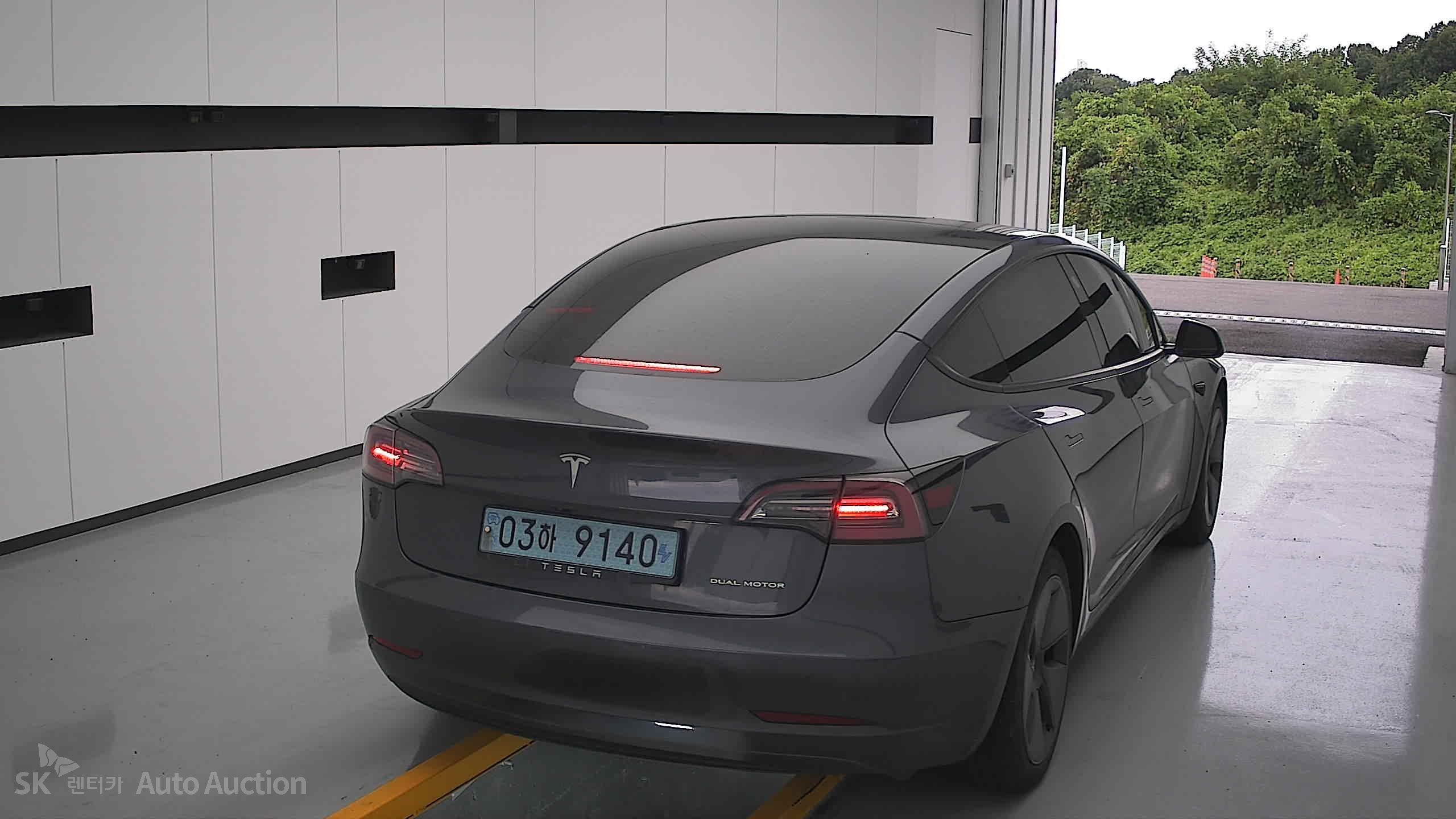 Tesla Model 3 2022 — صورة 16