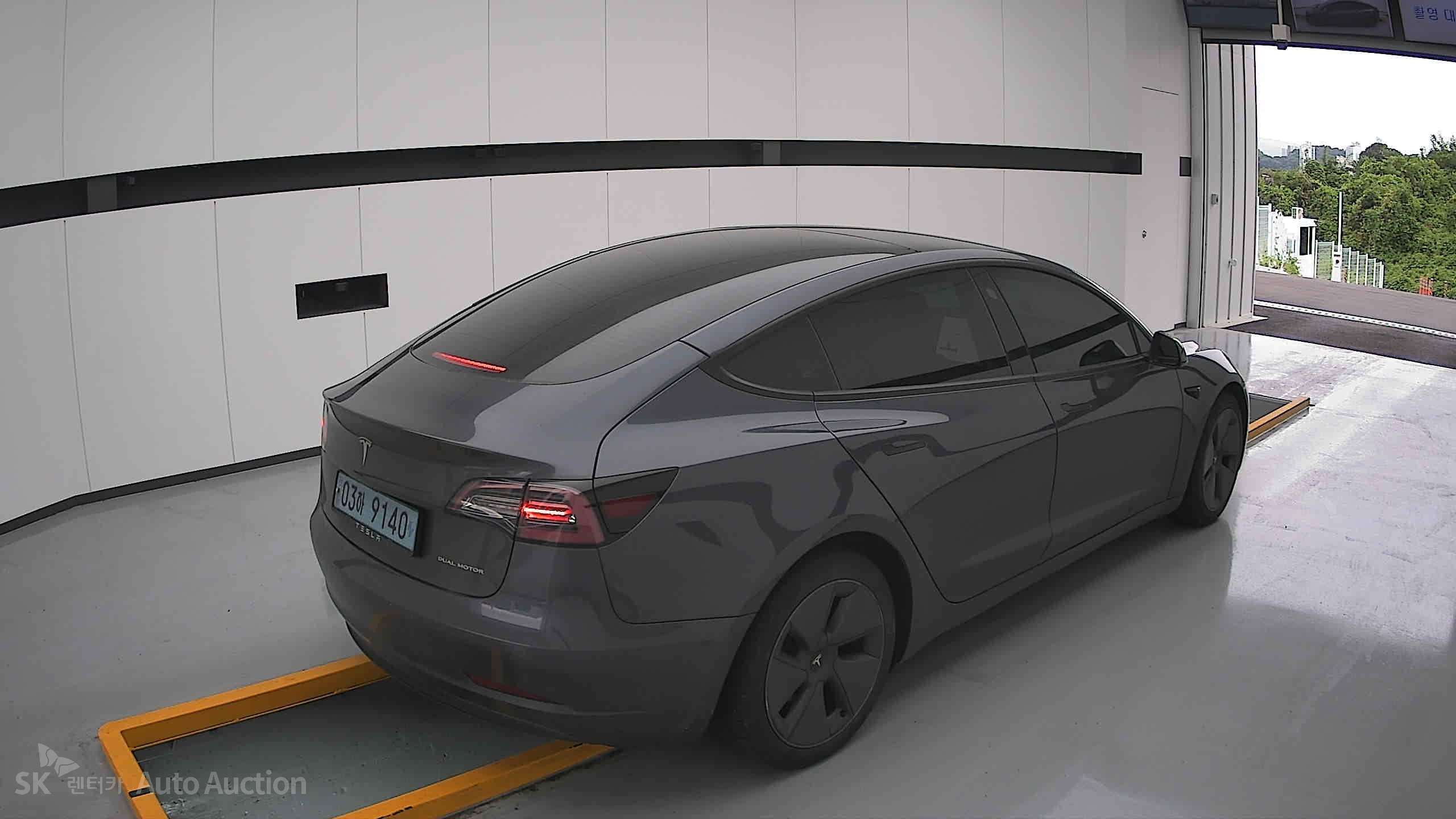 Tesla Model 3 2022 — صورة 17